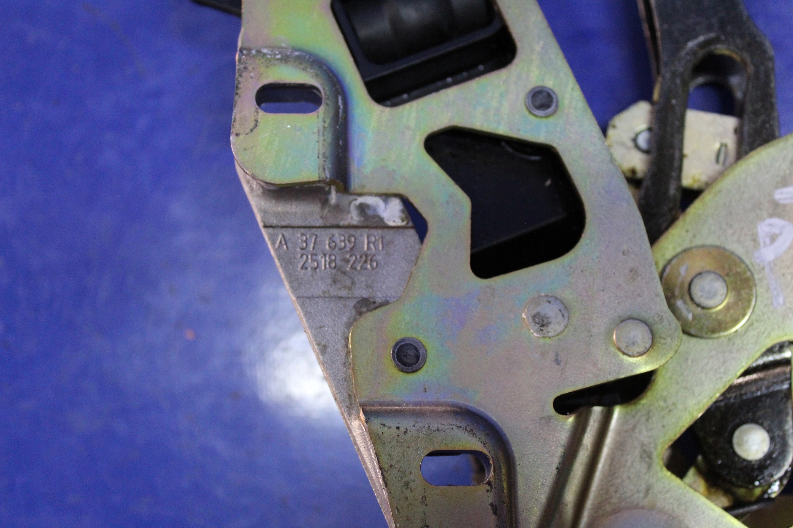 SIŁOWNIK DACHU MERCEDES SL R230 2307900471 Jakość części (zgodnie z GVO) O - oryginał z logo producenta pojazdu (OE)