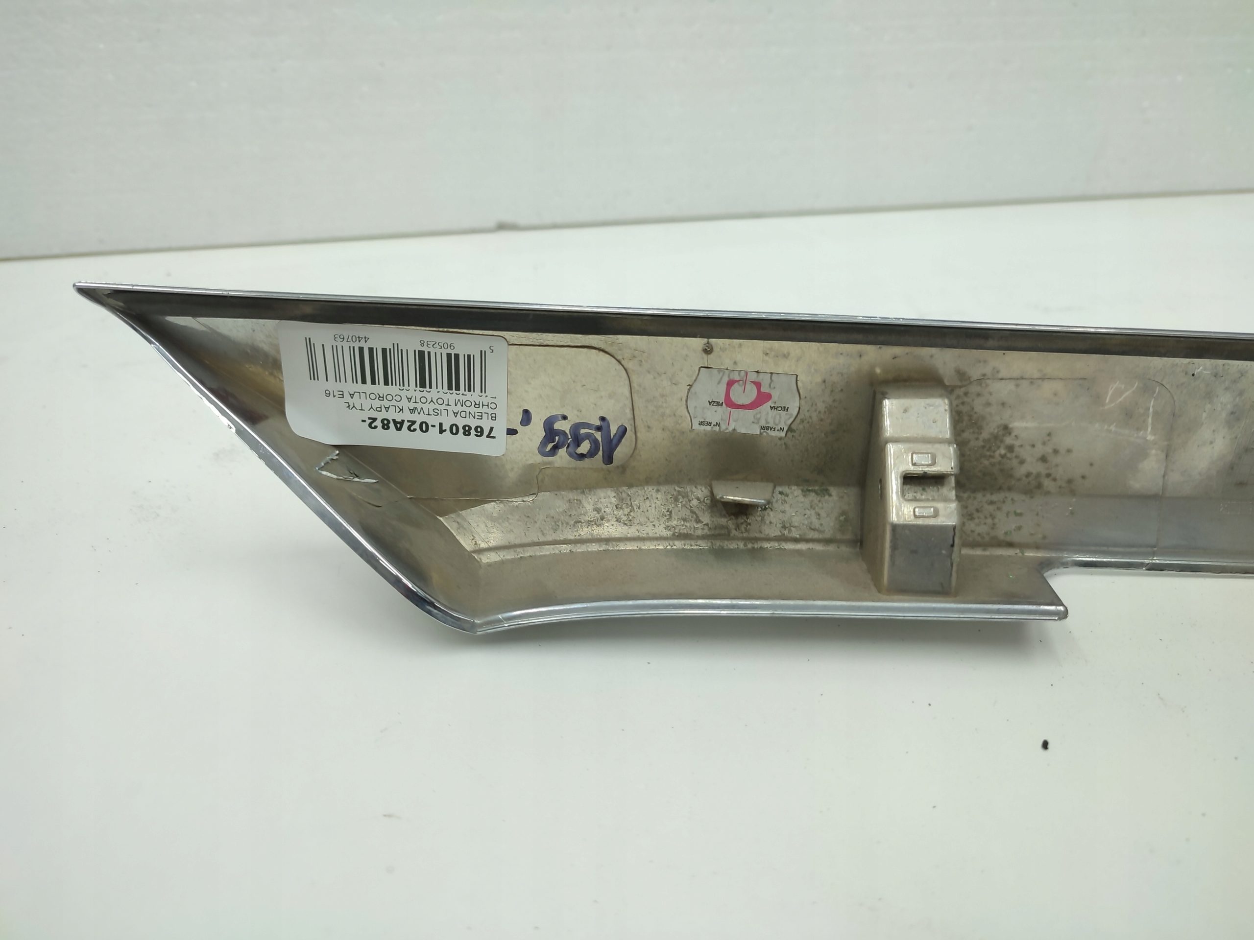 cap moulding bonnet rear part CHROM TOYOTA COROLLA E16 E18 / 76801-02A82