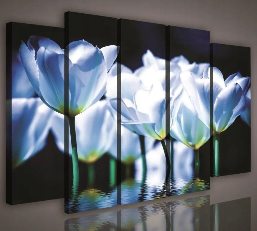 Obraz 150x100 Modré tulipány květiny voda noc odraz klid elegance