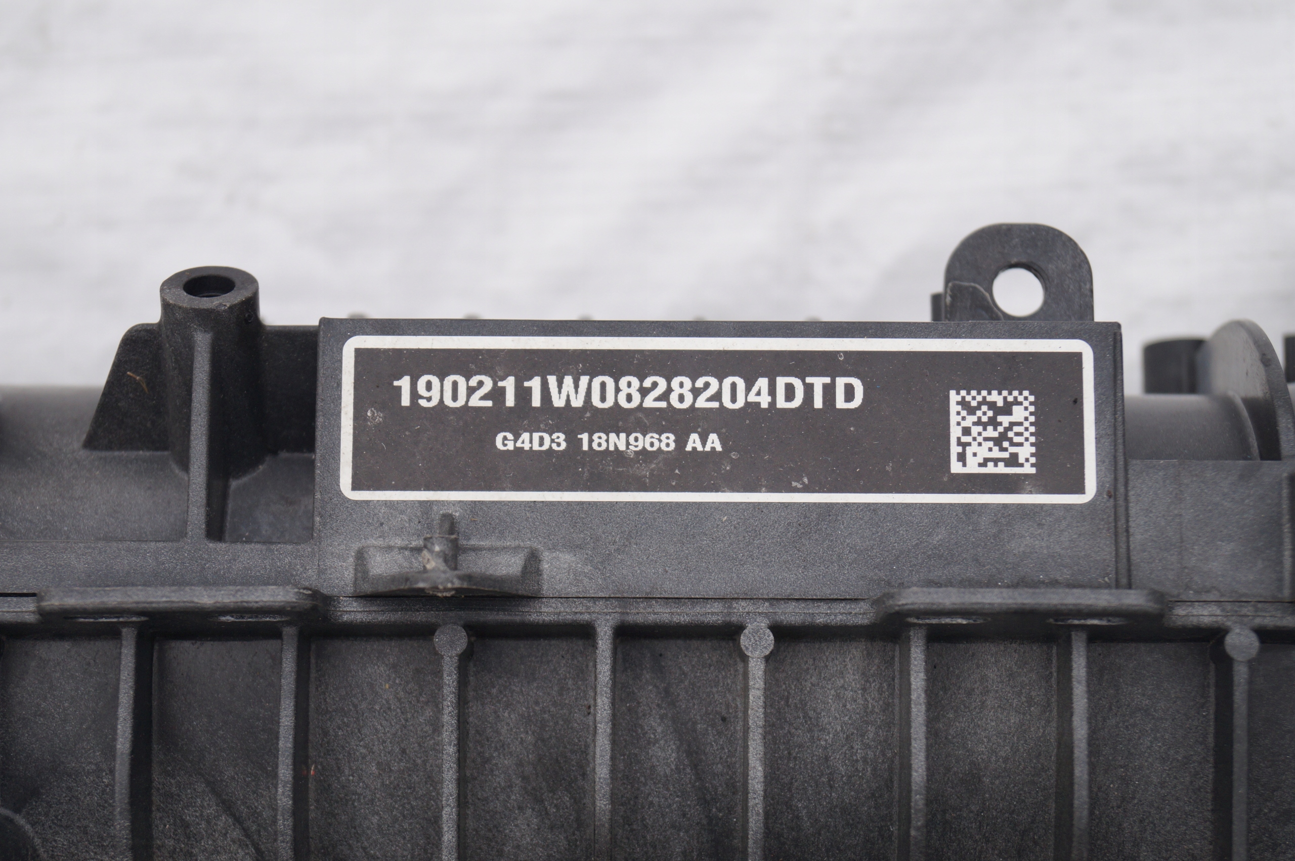intake manifold JAGUAR XE XF 2.0 D G4D3 9424 CB