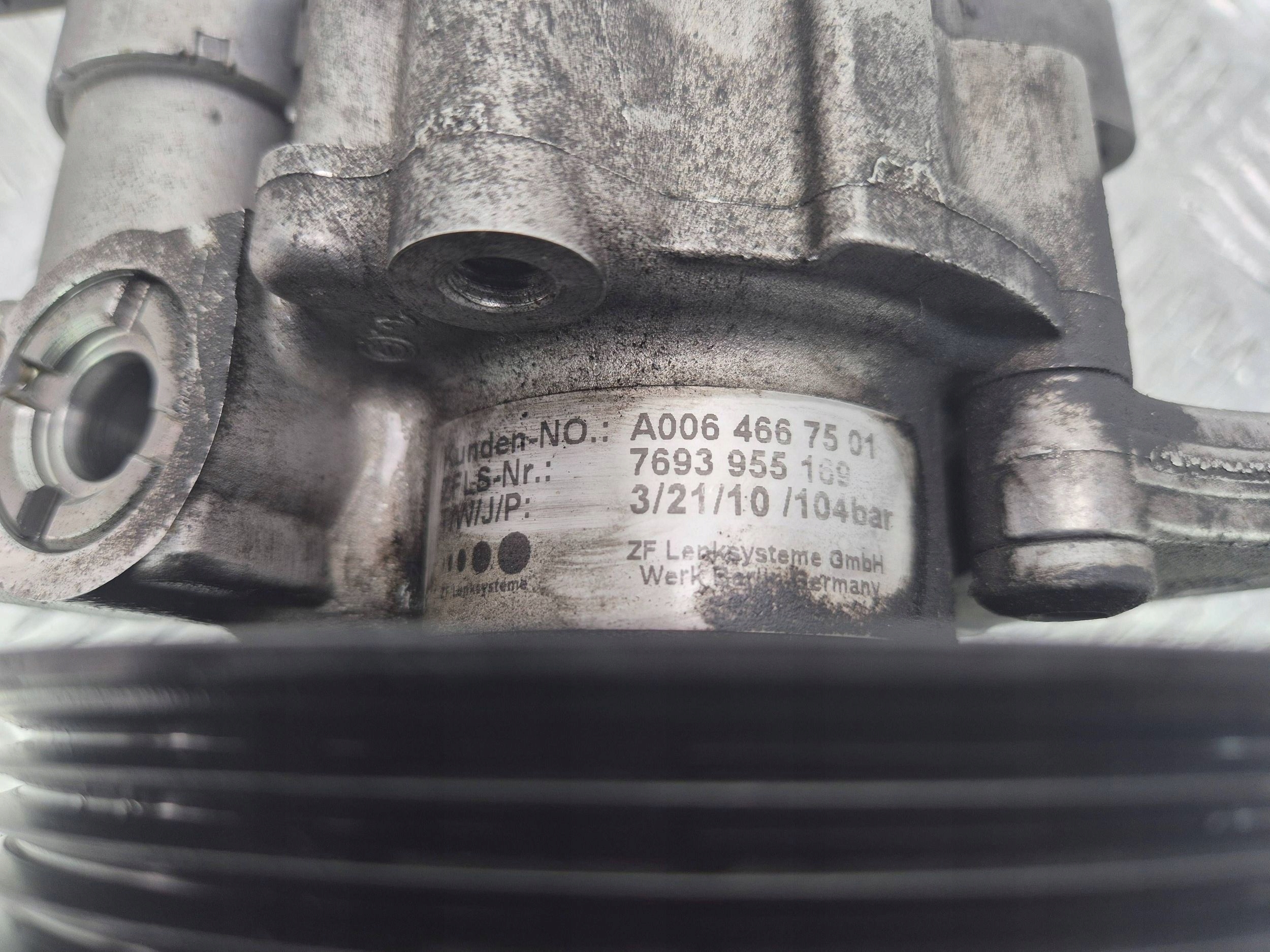 Mercedes C200 CGI W204 Servopumpe A0064667501