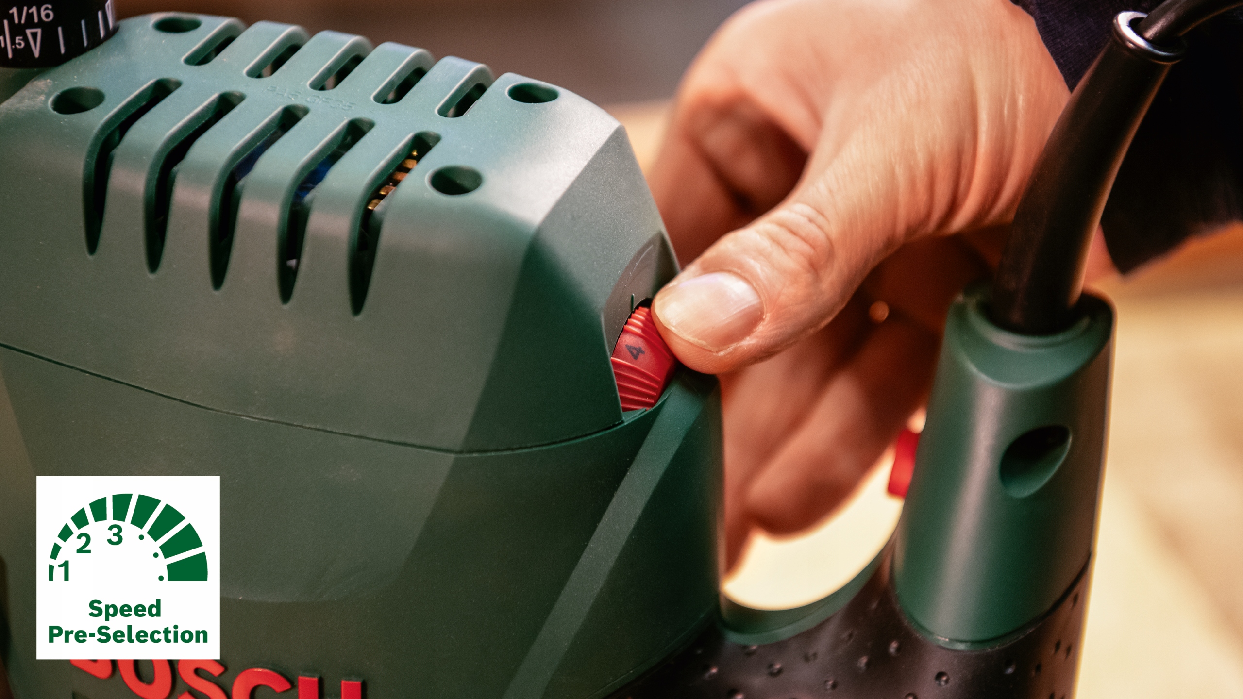 Frezarka górnowrzecionowa Bosch POF 1400 ACE Napięcie zasilania 230 V