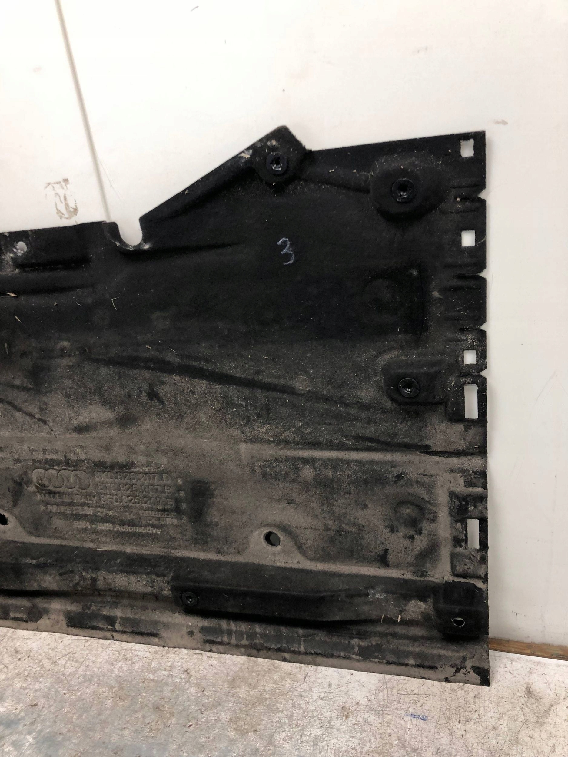 cover chassis left AUDI A4 B8 A5 8K0825207D