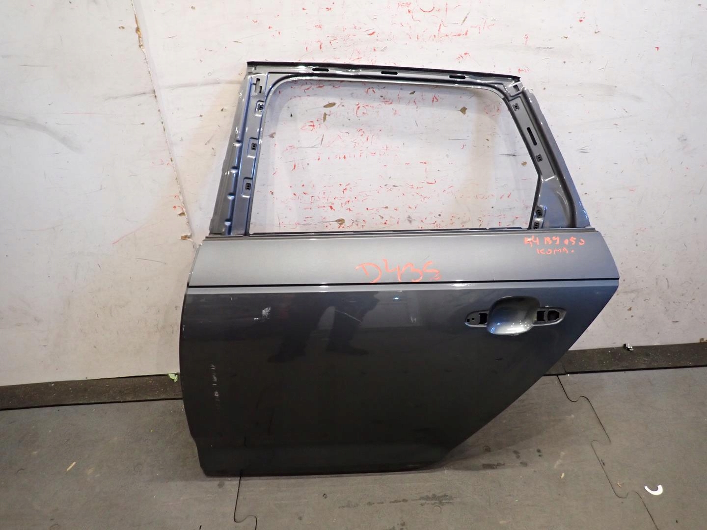 door rear part rear. left AUDI A4 B9 2015- KOMBI 8W