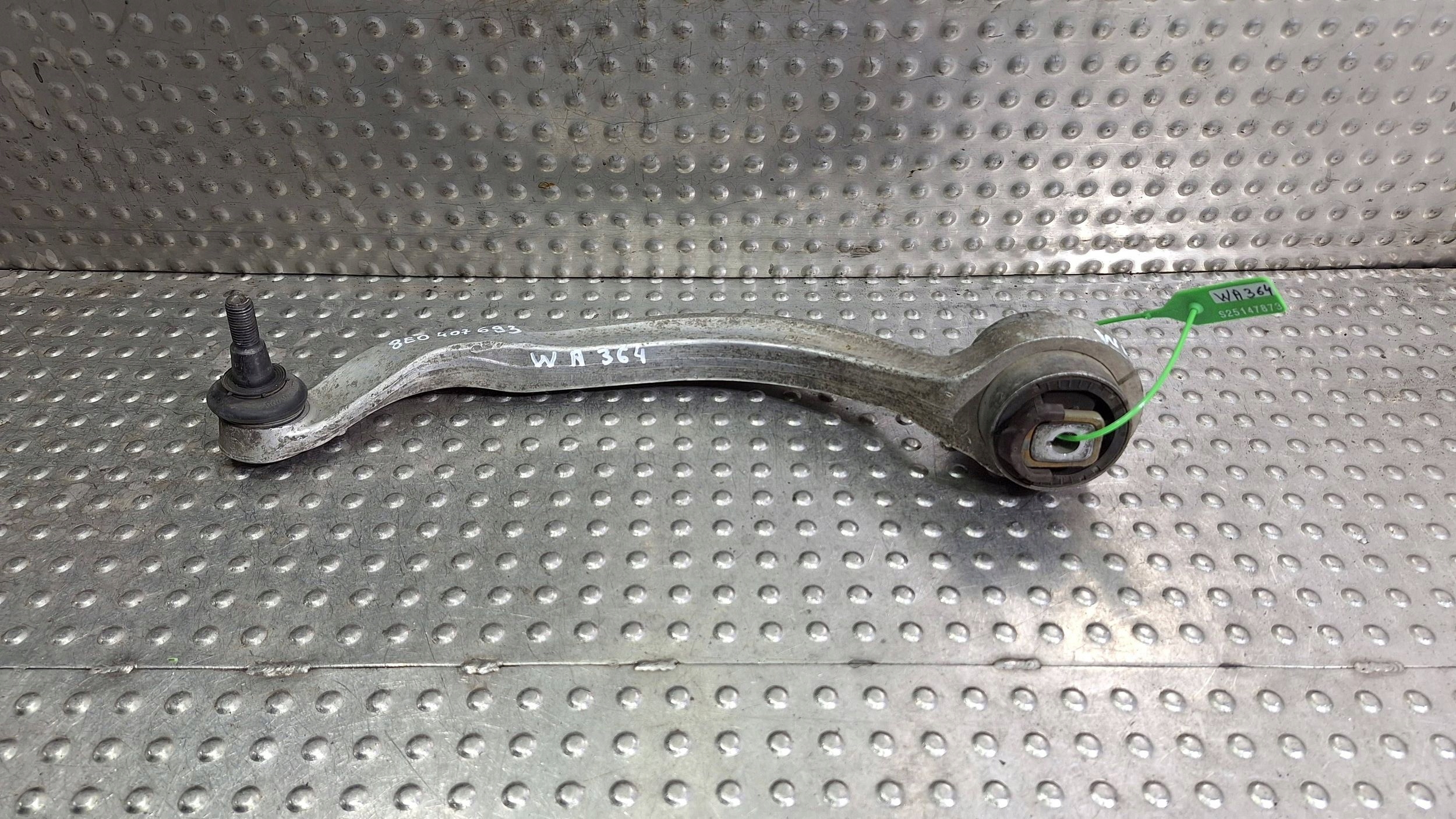 arm left front lower BANAN AUDI A4 B5 A6 C5 A8 D2 PASSAT B5 SUPERB and