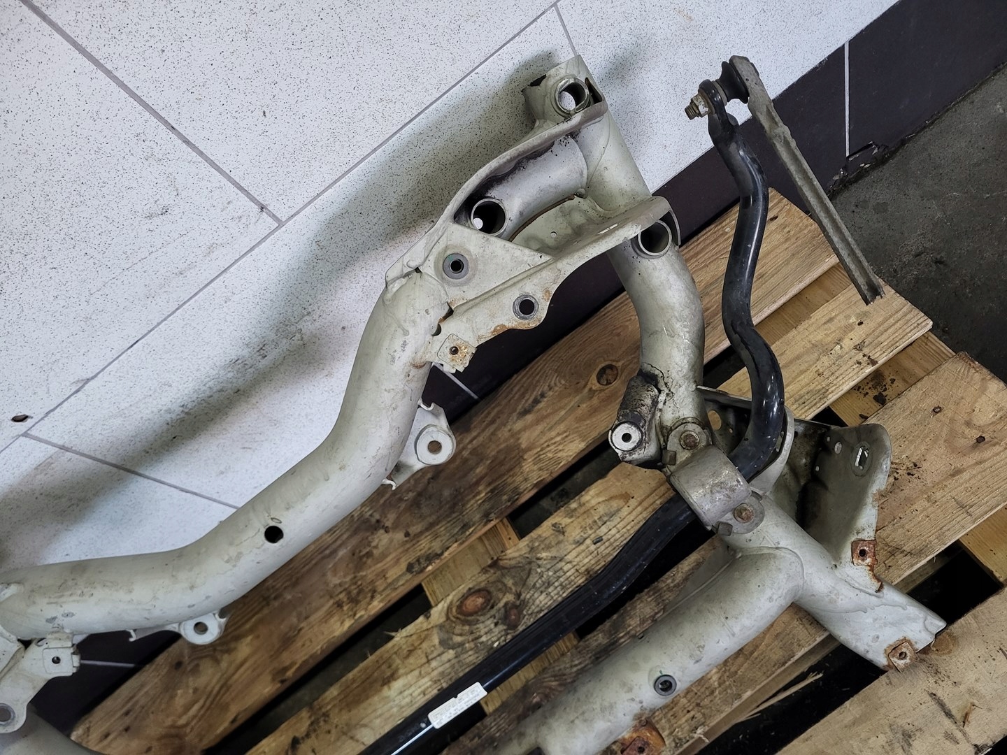 MERCEDES E W212 LIFT axle beam subframe axle beam sider bar STABILIZATOR front