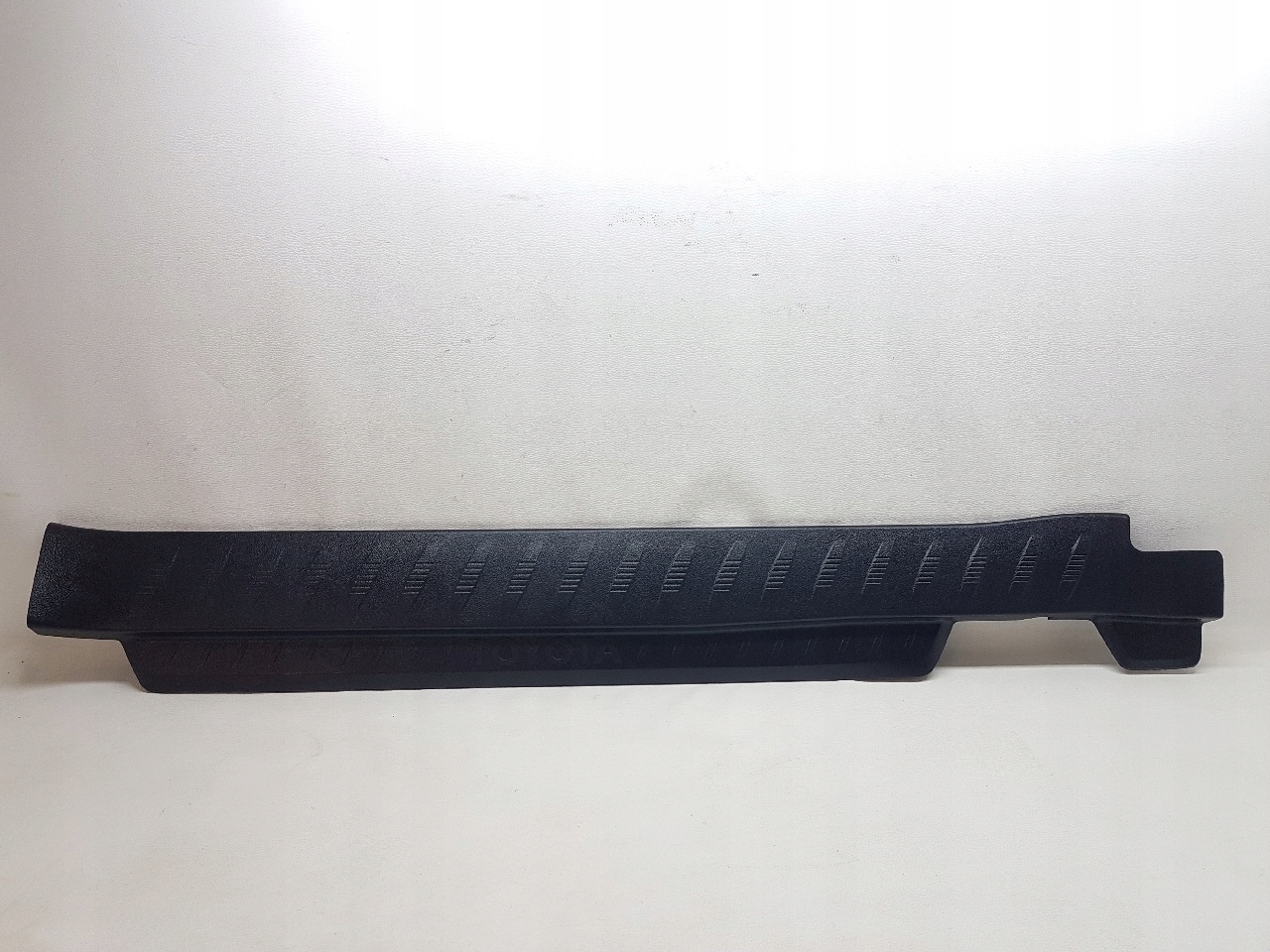67914-KK030 - TOYOTA HILUX VIII 15-19 НАКЛАДКА НА ПОРІГ L