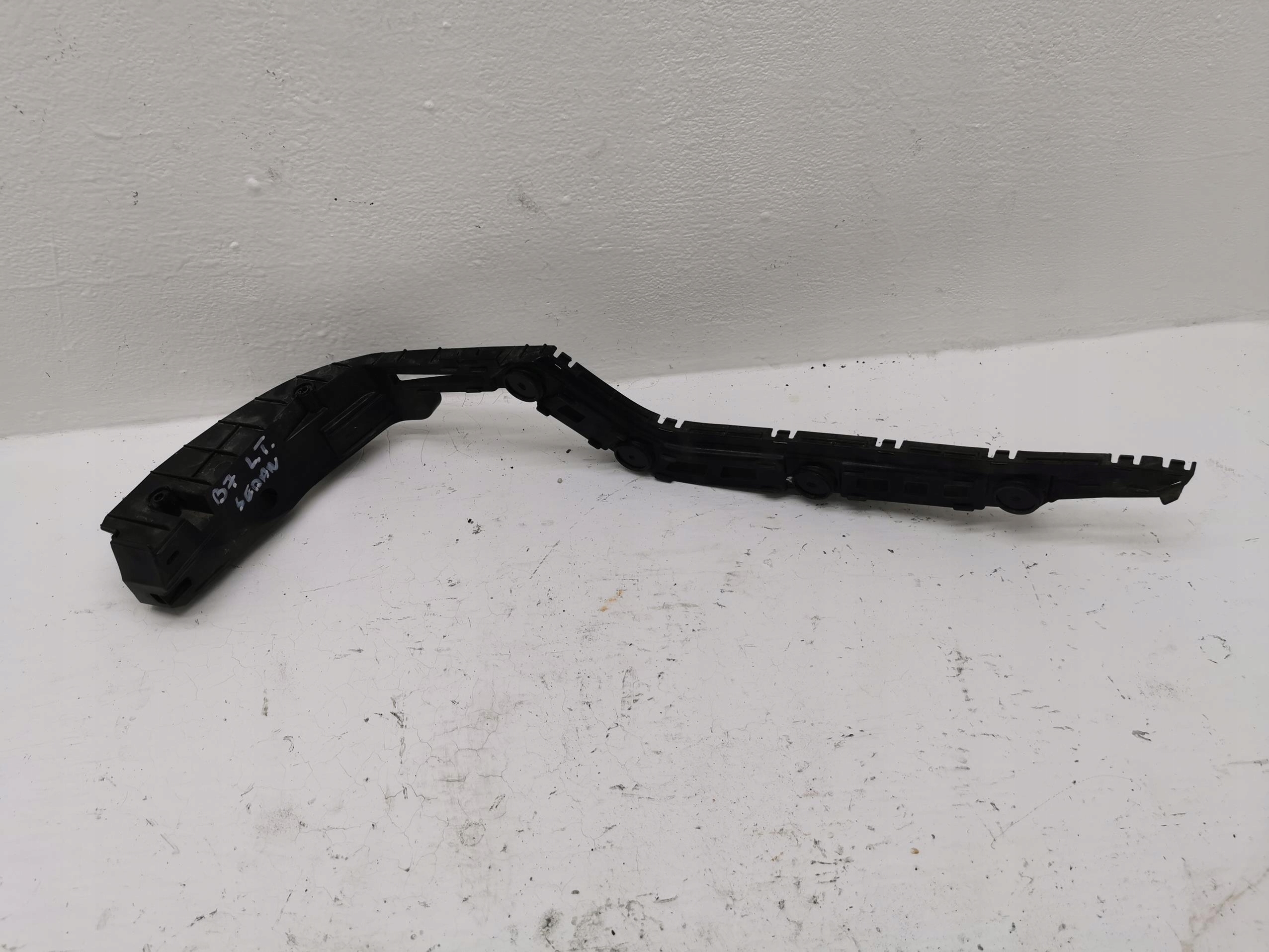 bumper bracket right rear part VW PASSAT B7 3AE807393A