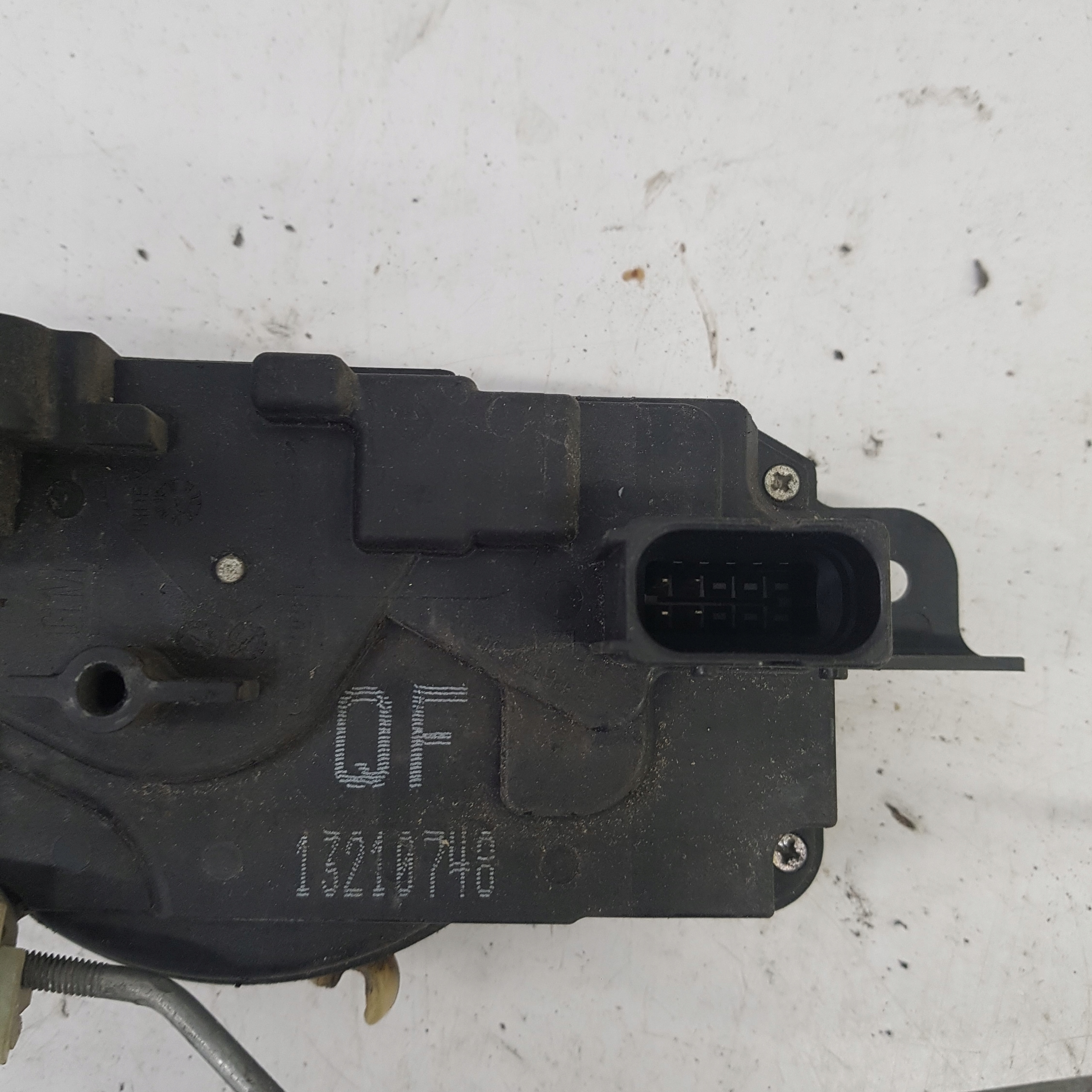 lock door left front OPEL ASTRA H 4 PIN 13210748