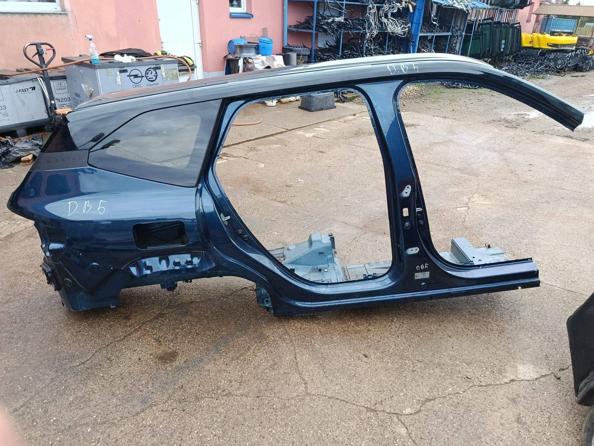 side side right side quarter bodywork Dacia Bigster