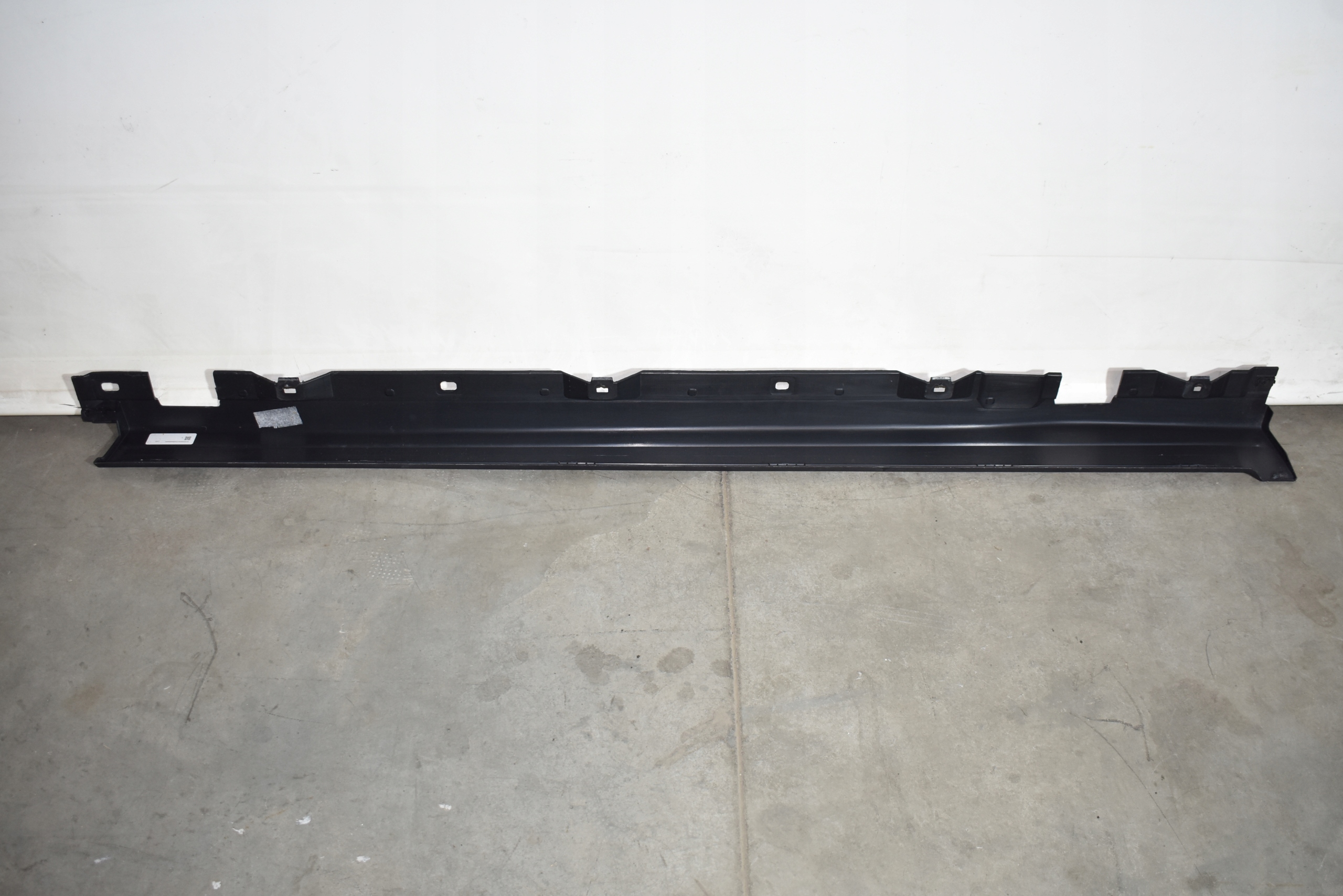 IDEALNA moulding threshold left MERCEDES H247 GLA 1