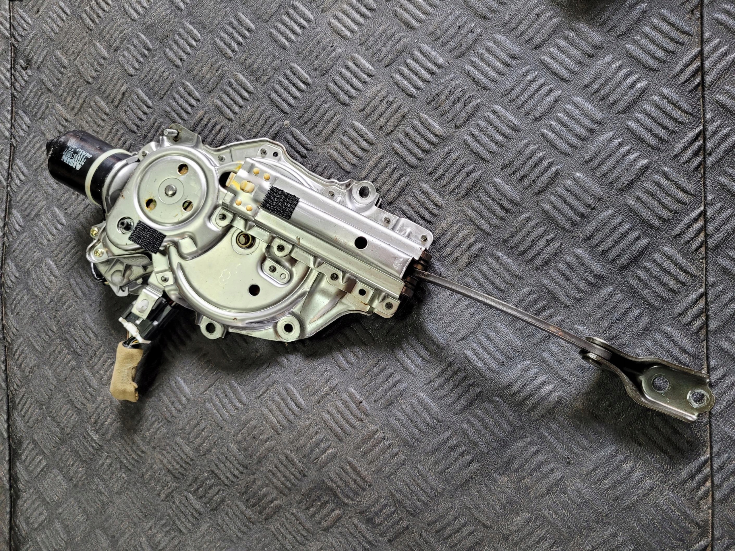 MECHANIZM KLAPY BAGAZNIKA LEXUS RX II 400 300 RX400 H
