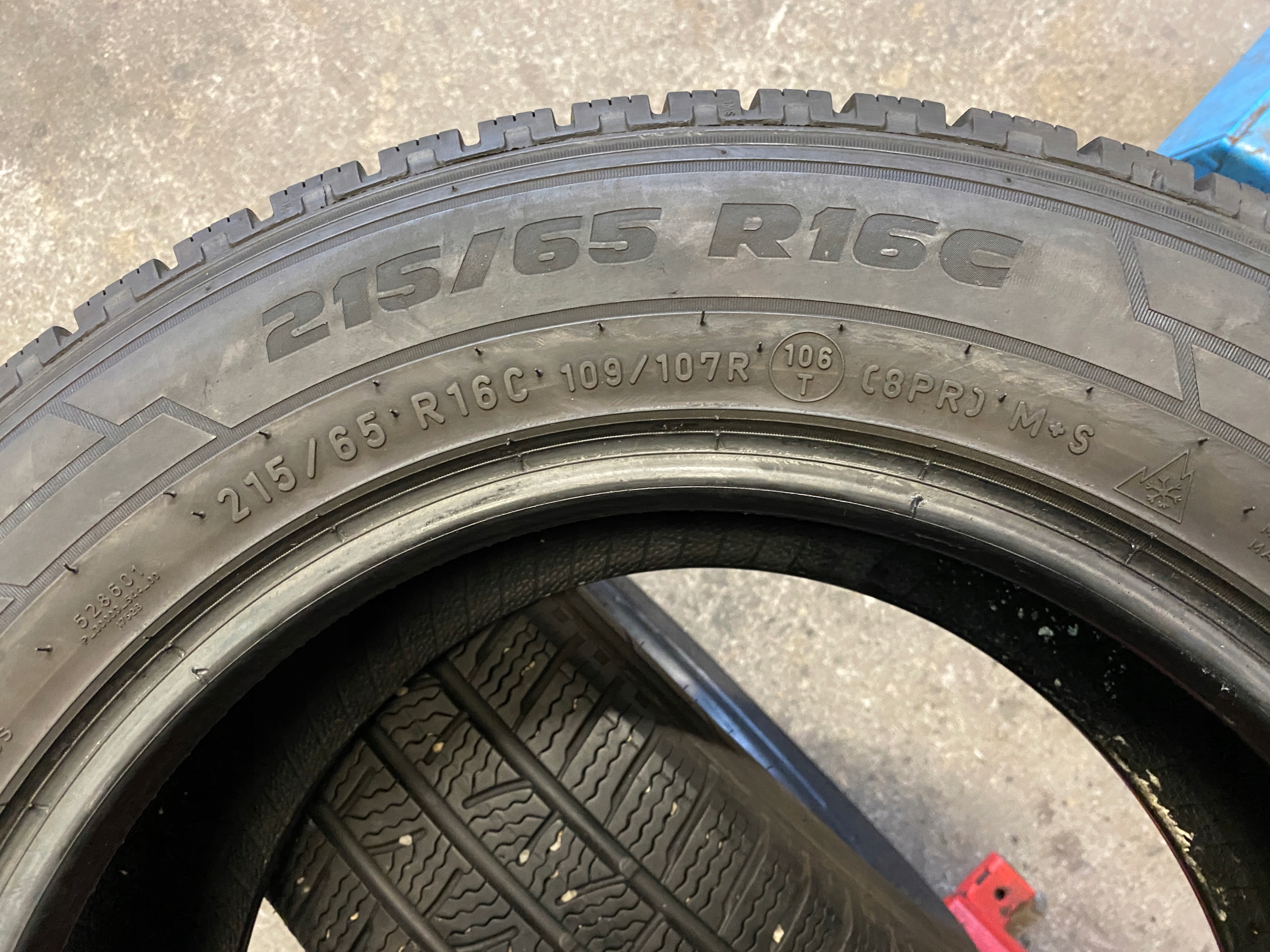 2 tyres winter 215/65R16C Pirelli Carrier Winter as new 8,5mm