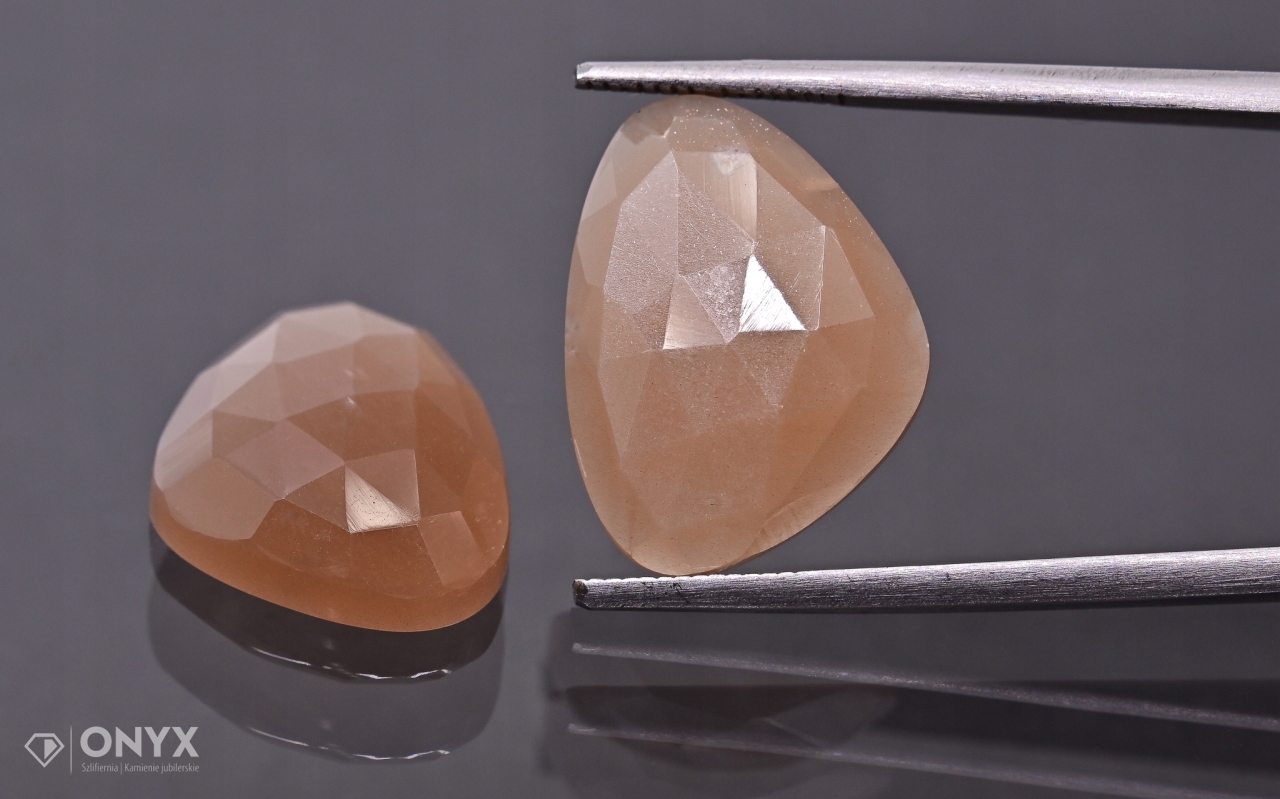 Měsíční kámen Pár fazetovaný nepravidelný 17x