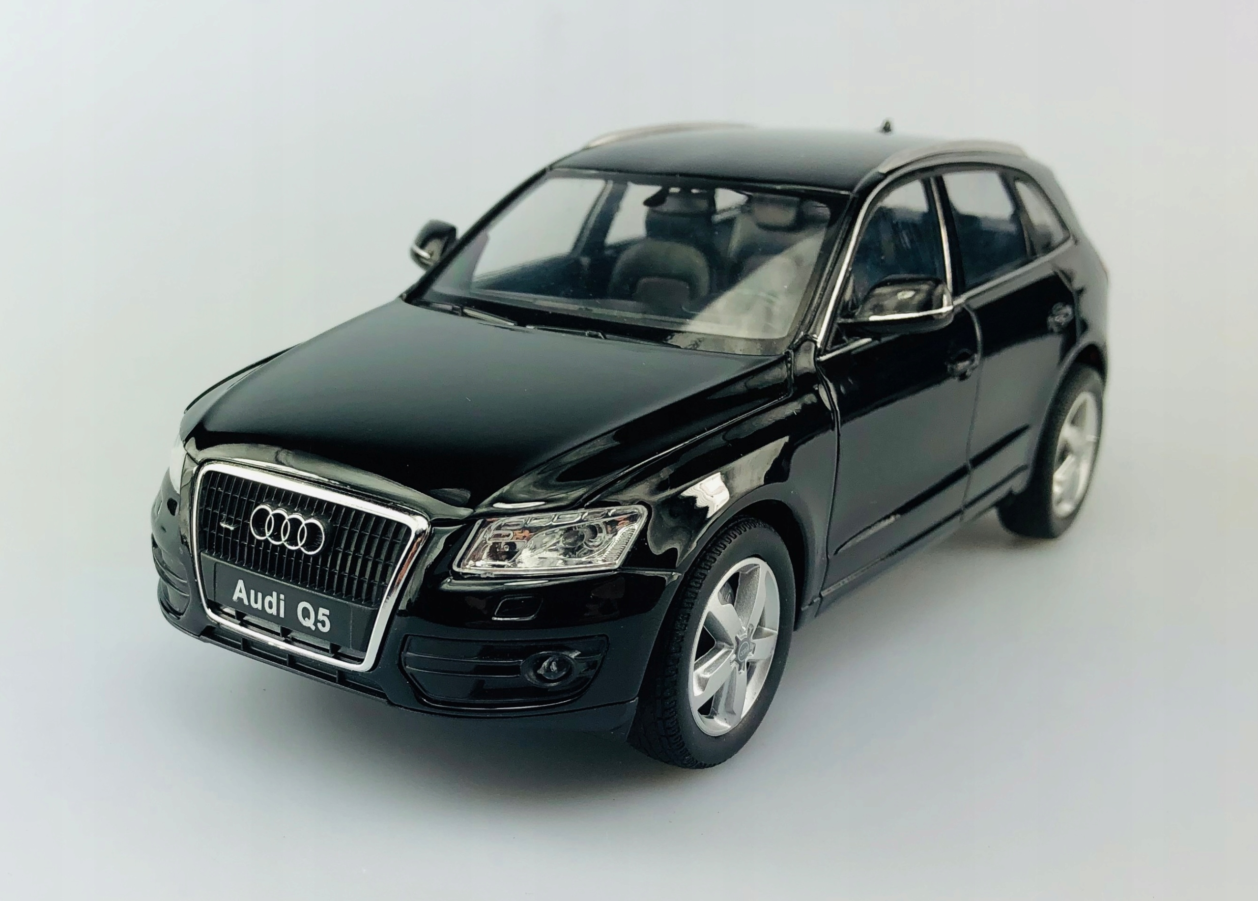 Welly Audi Q5 Černá 1:24 Nový Kovový Model 22518