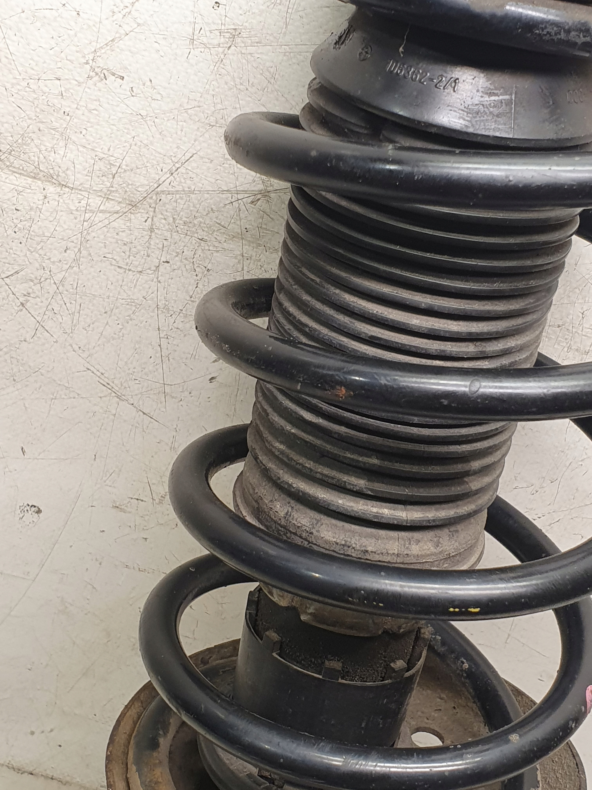 shock absorber left front 1J0413031R AUDI A3 8L 1.8 125KM 97r.
