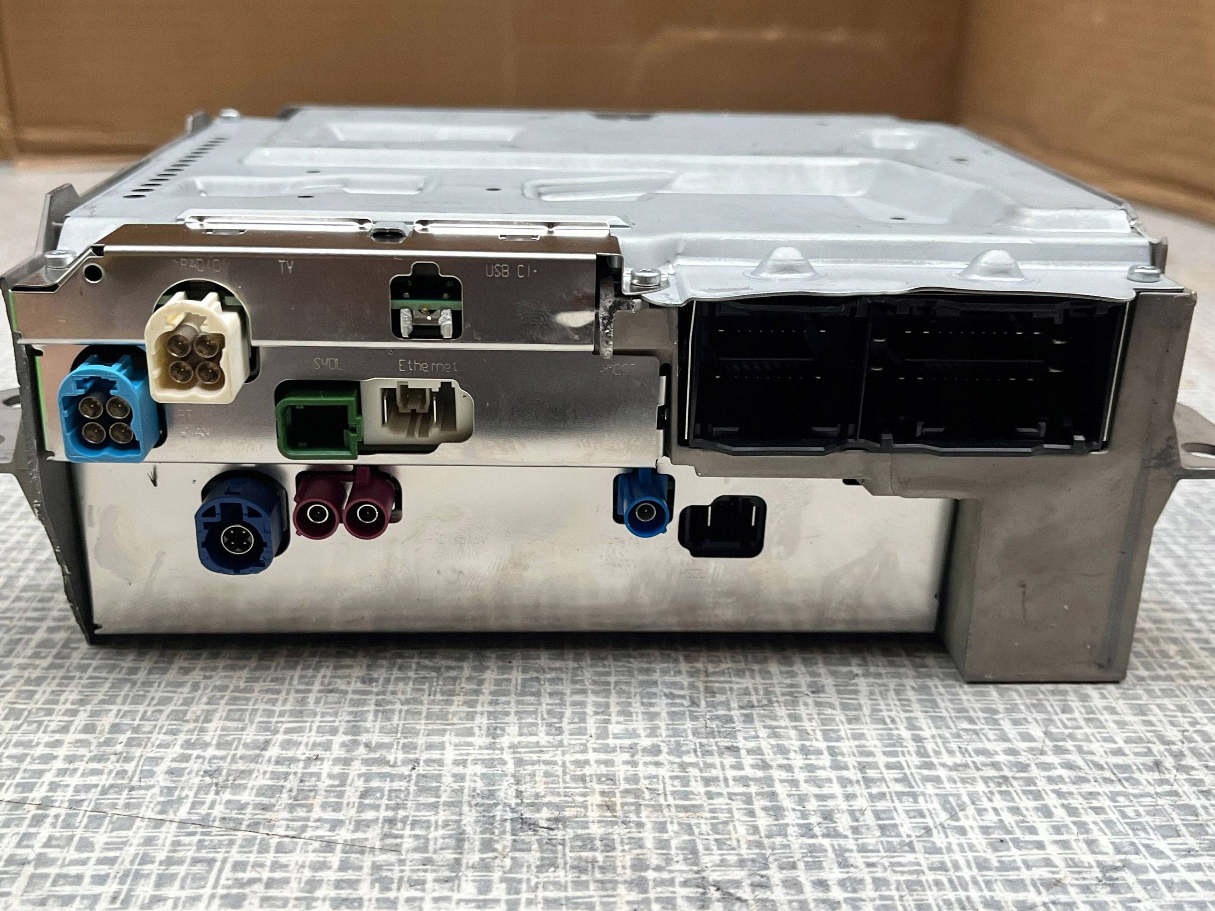 MERCEDES HEADUNIT RADIO NAVI 1679001032 A1679001032 @M