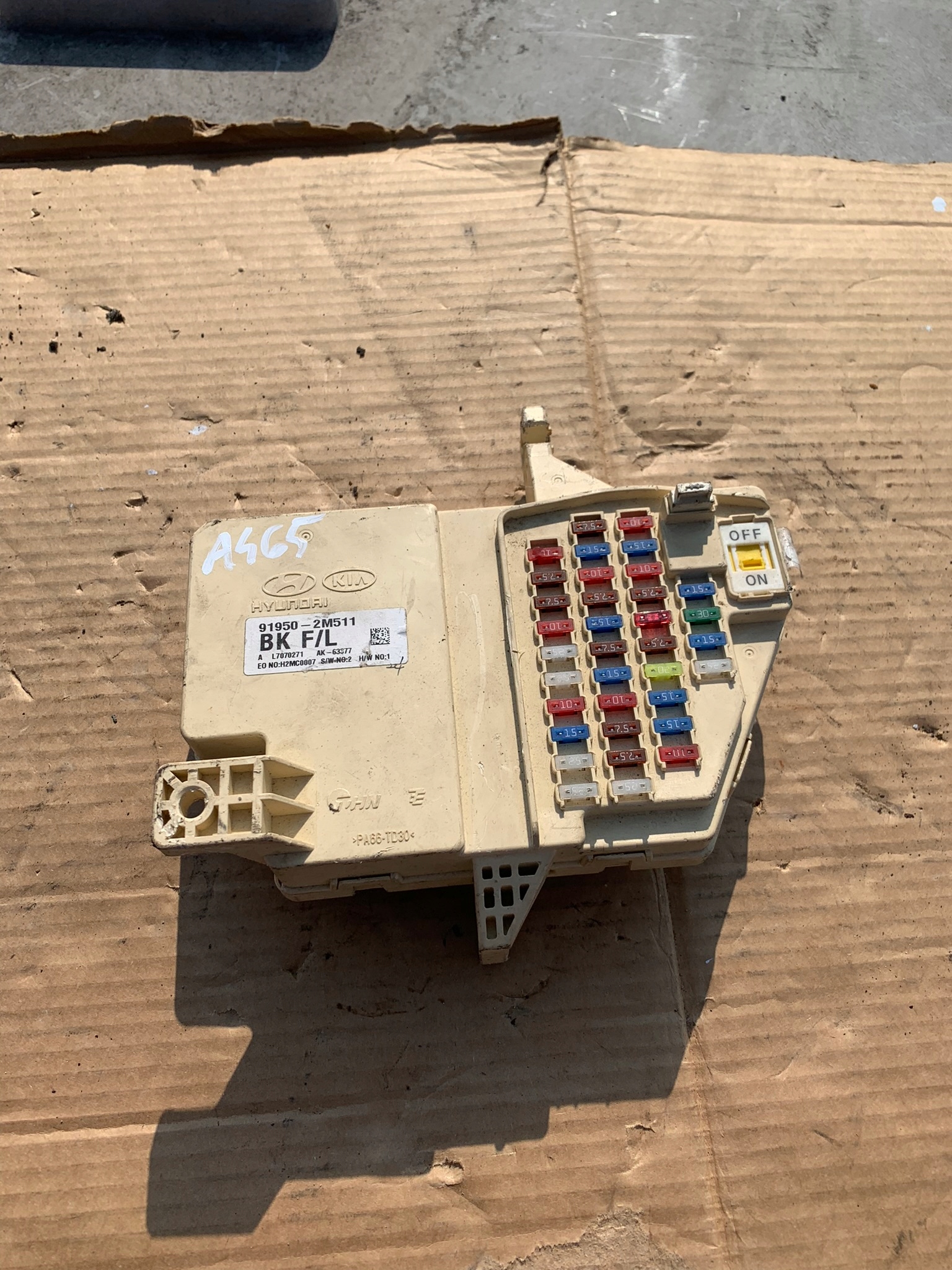 SKRZYNKA BEZPIECZNIKÓW BSI HYUNDAI GENESIS COUPE