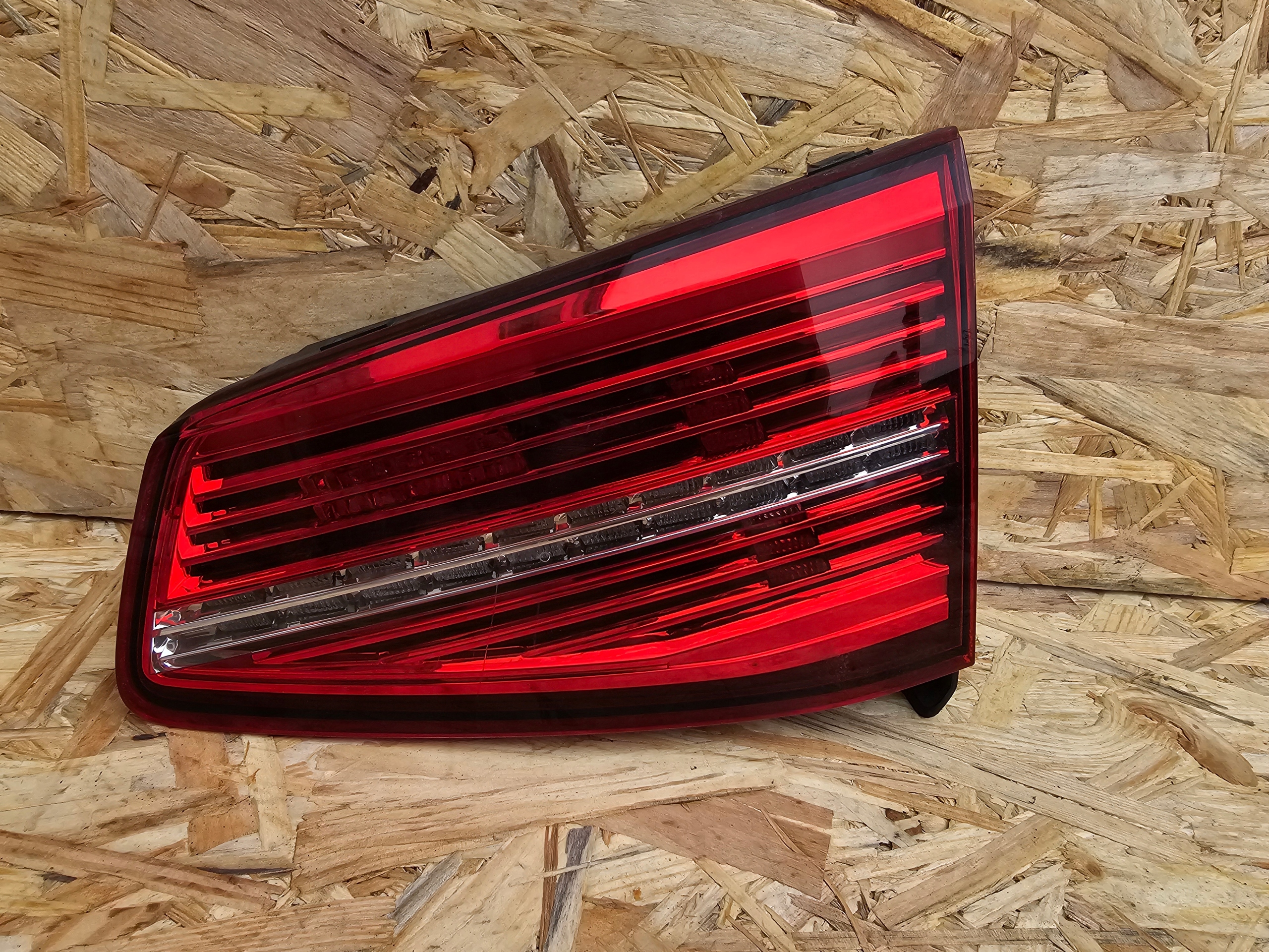 VW Passat B8 2014-2019 Lampa Tylna Prawa Kombi LED 3G9945308E