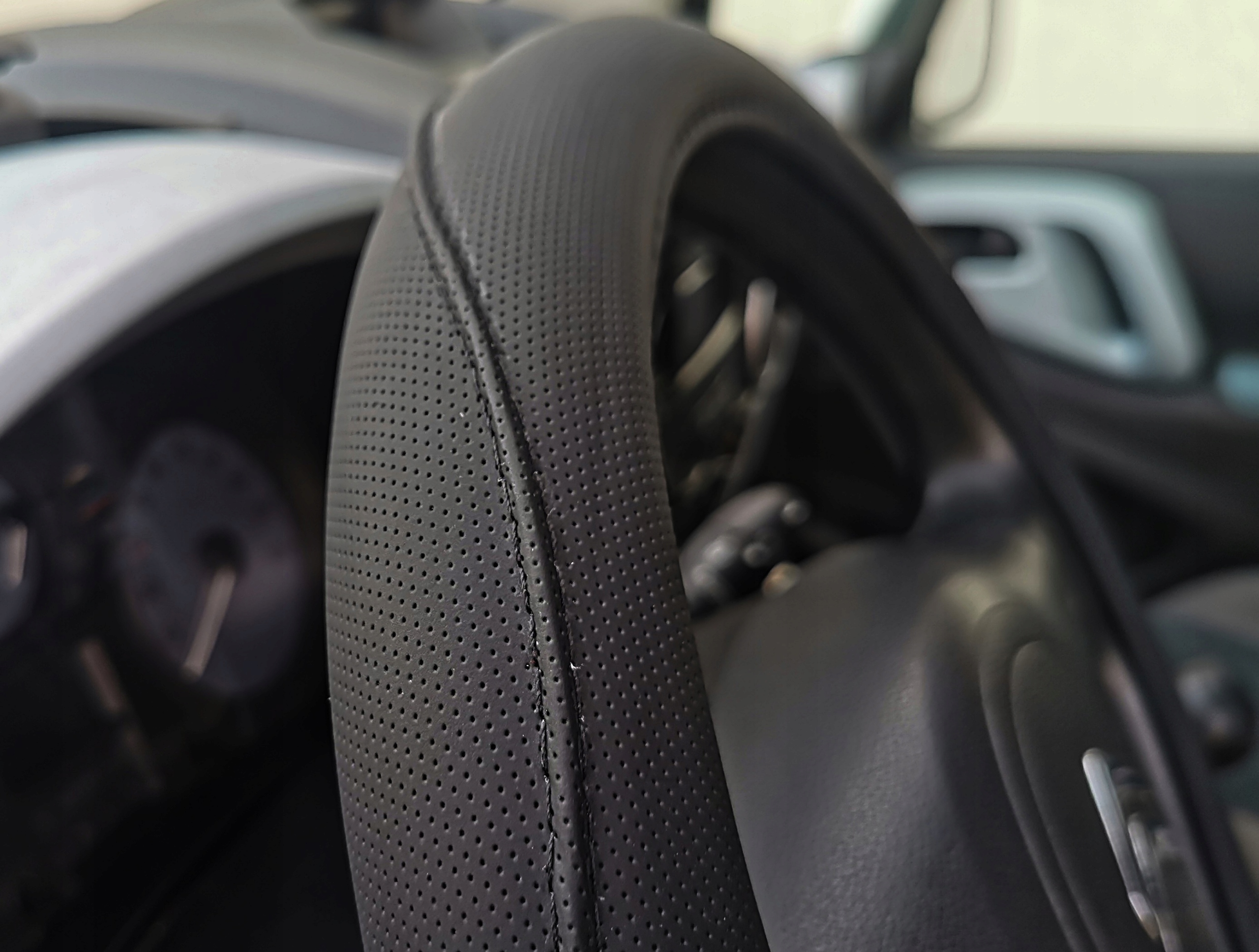 Toyota RAV4 CHR Verso Avensis 1 2 3 pokrowiec na kierownice perforowany Stan opakowania oryginalne