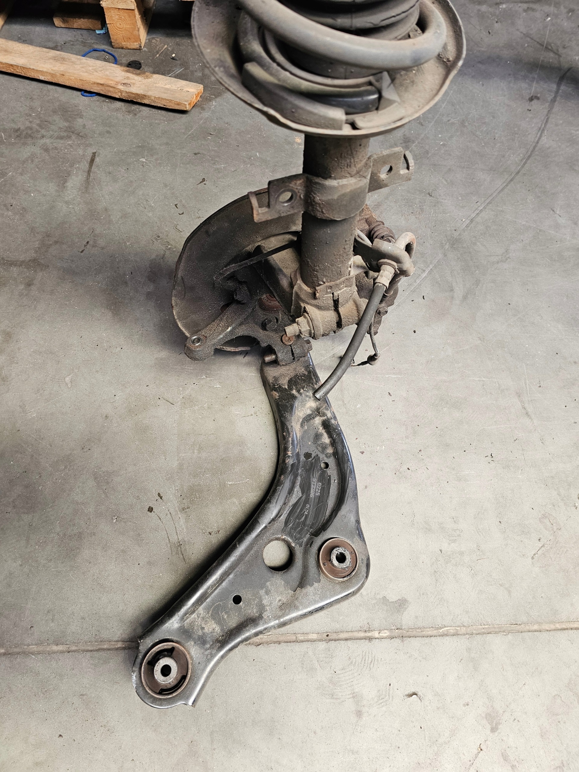shock absorber MCPERSON front front left NISSAN QASHQAI J11