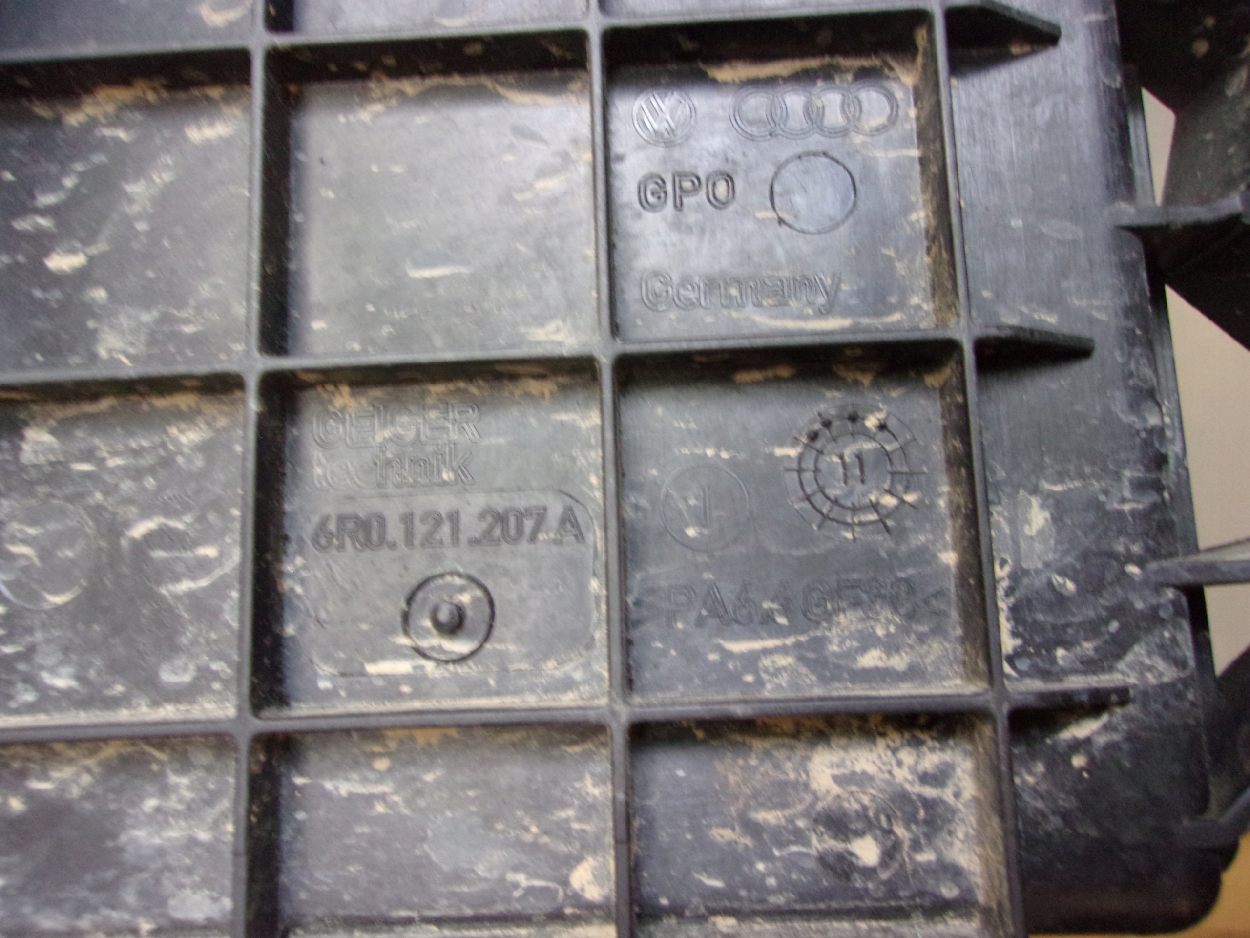 WENTYLATOR CHŁODNICY IBIZA 6J IV 1.2 TDI 6R012120^ Jakość części (zgodnie z GVO) O - oryginał z logo producenta pojazdu (OE)