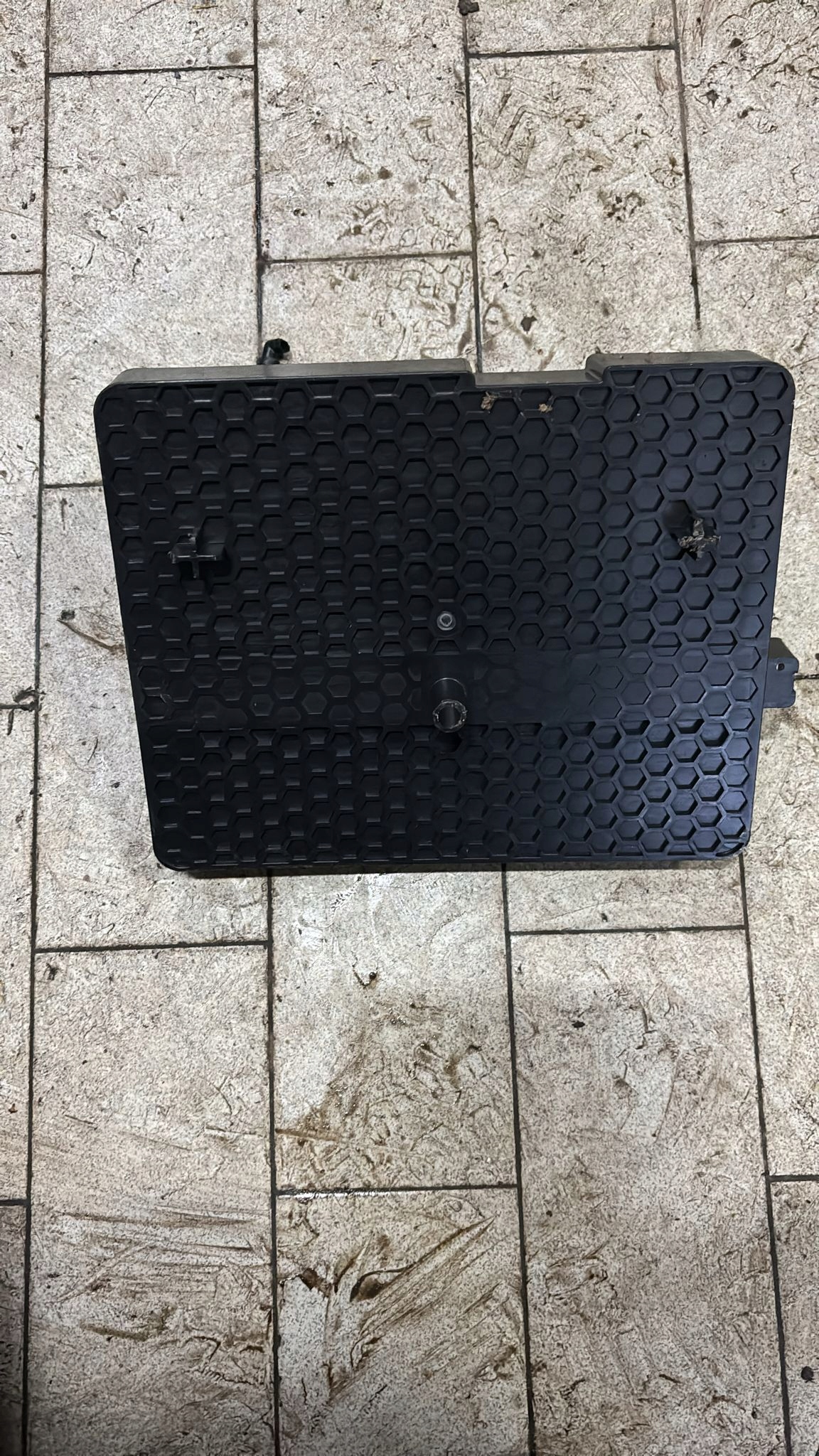 držiak Obal akumulátora DACIA SPRING 648947341R