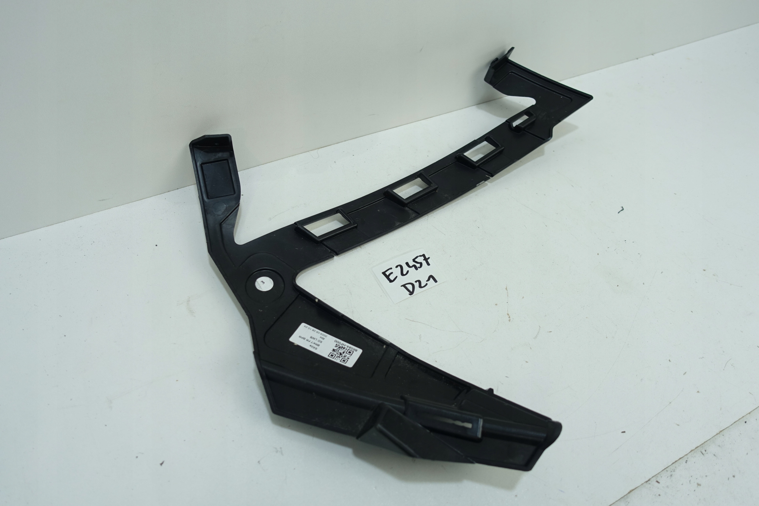 bumper bracket right front HYUNDAI KONA 2023- 865B4-HF000