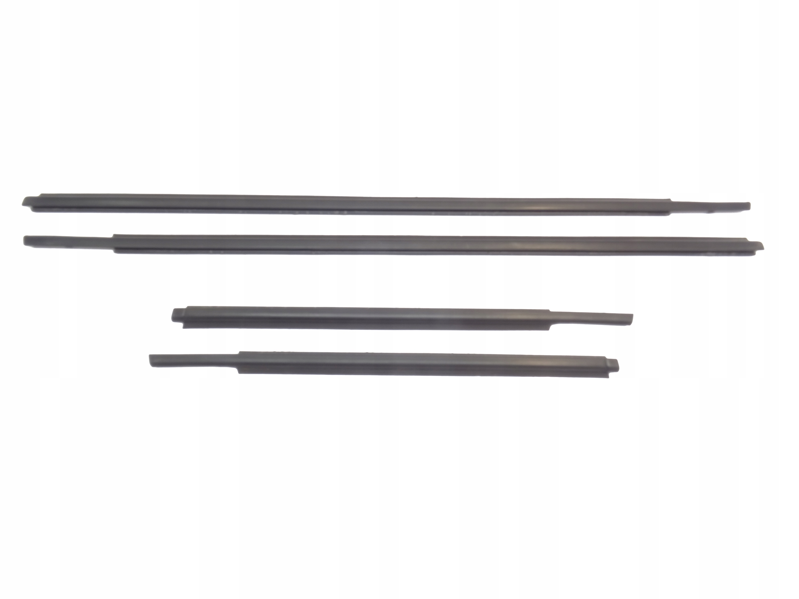 LISTWA ZGARNIAJACA ZEWNETRZNA SUZUKI SWIFT MK7 2010-