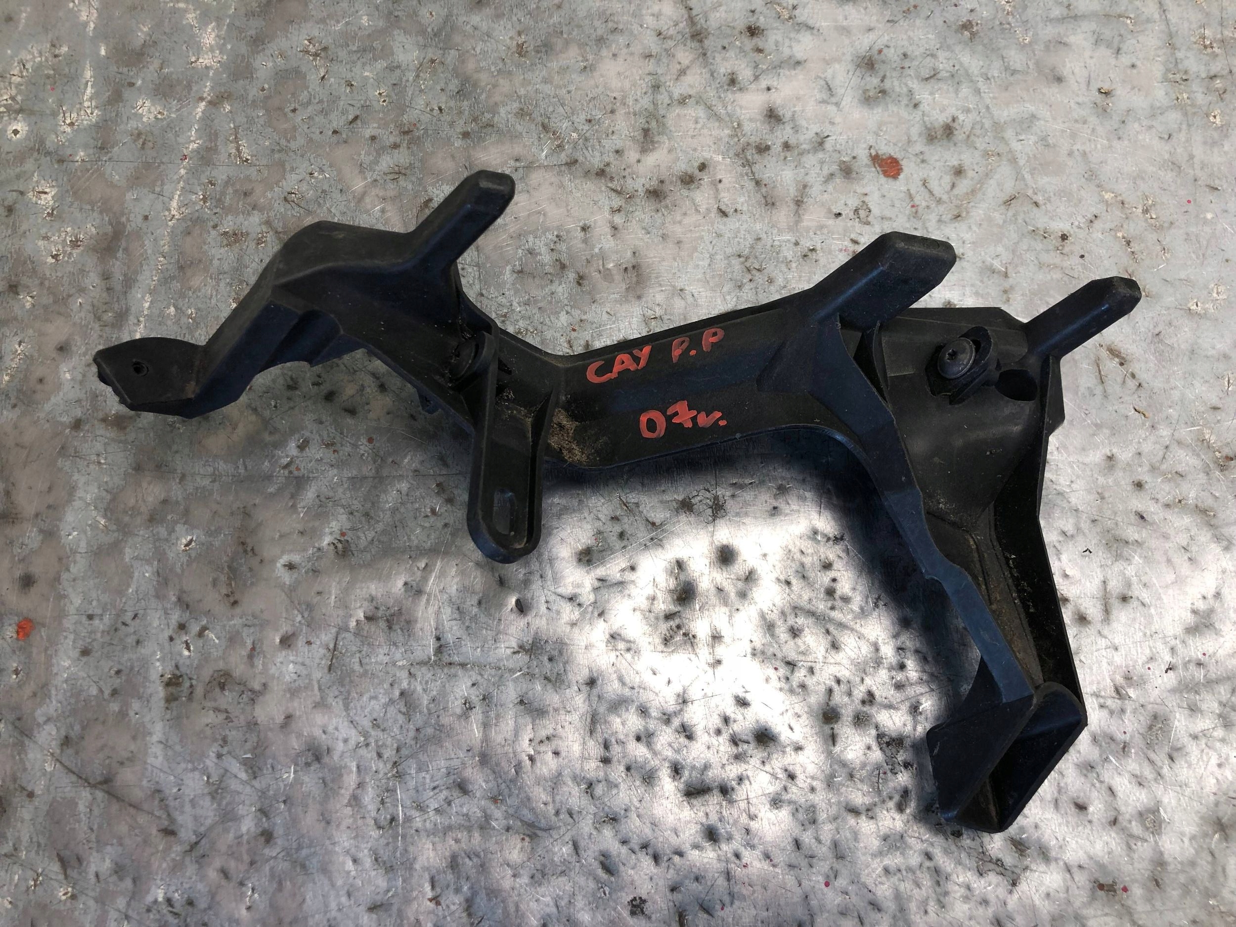 bumper bracket right front PORSCHE CAYENNE 7L5807890