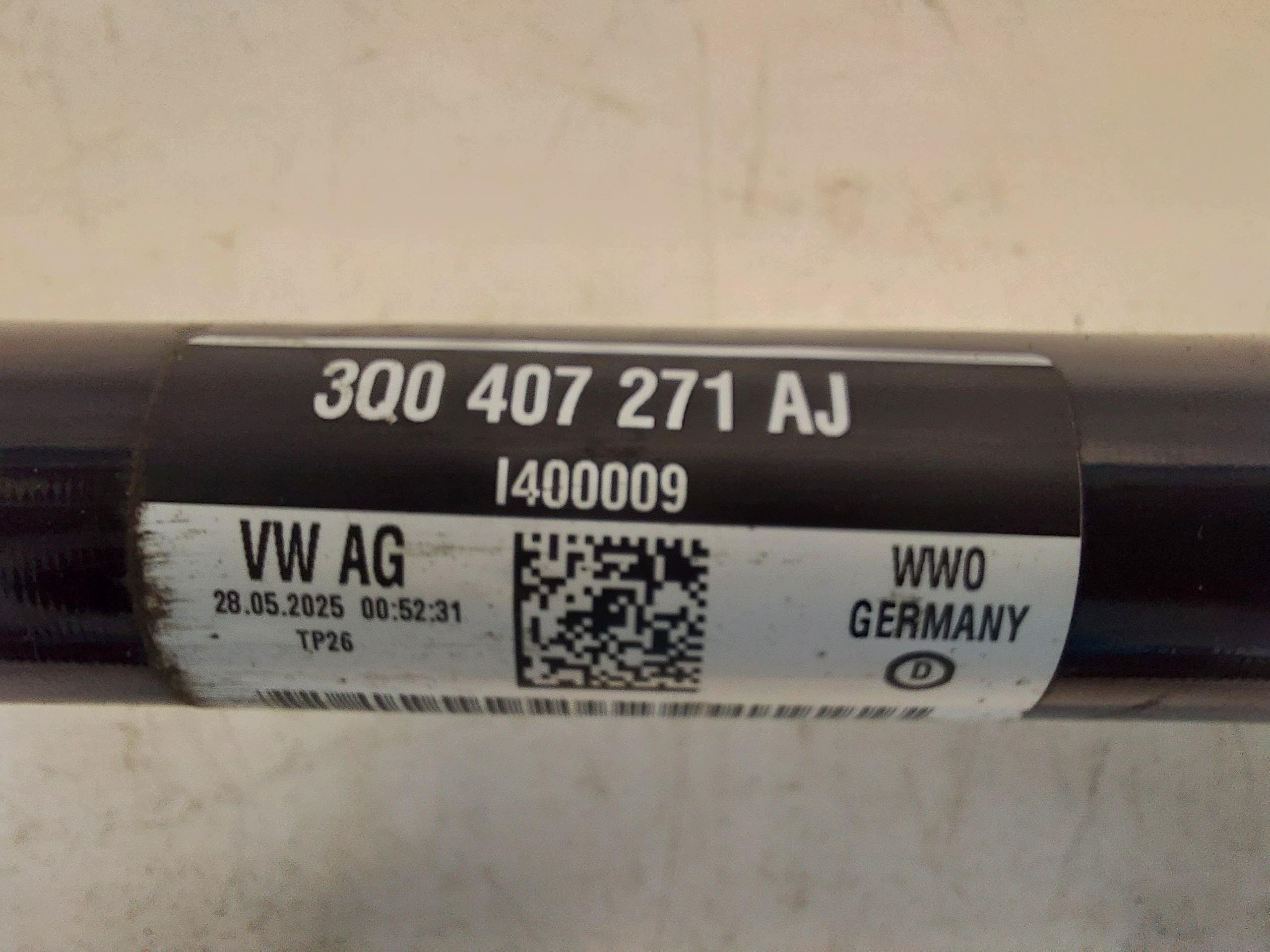 VW Passat R B9 3J0 2025r semi-axis semi-axis left front 1.5e-tsi 3q0407271aj