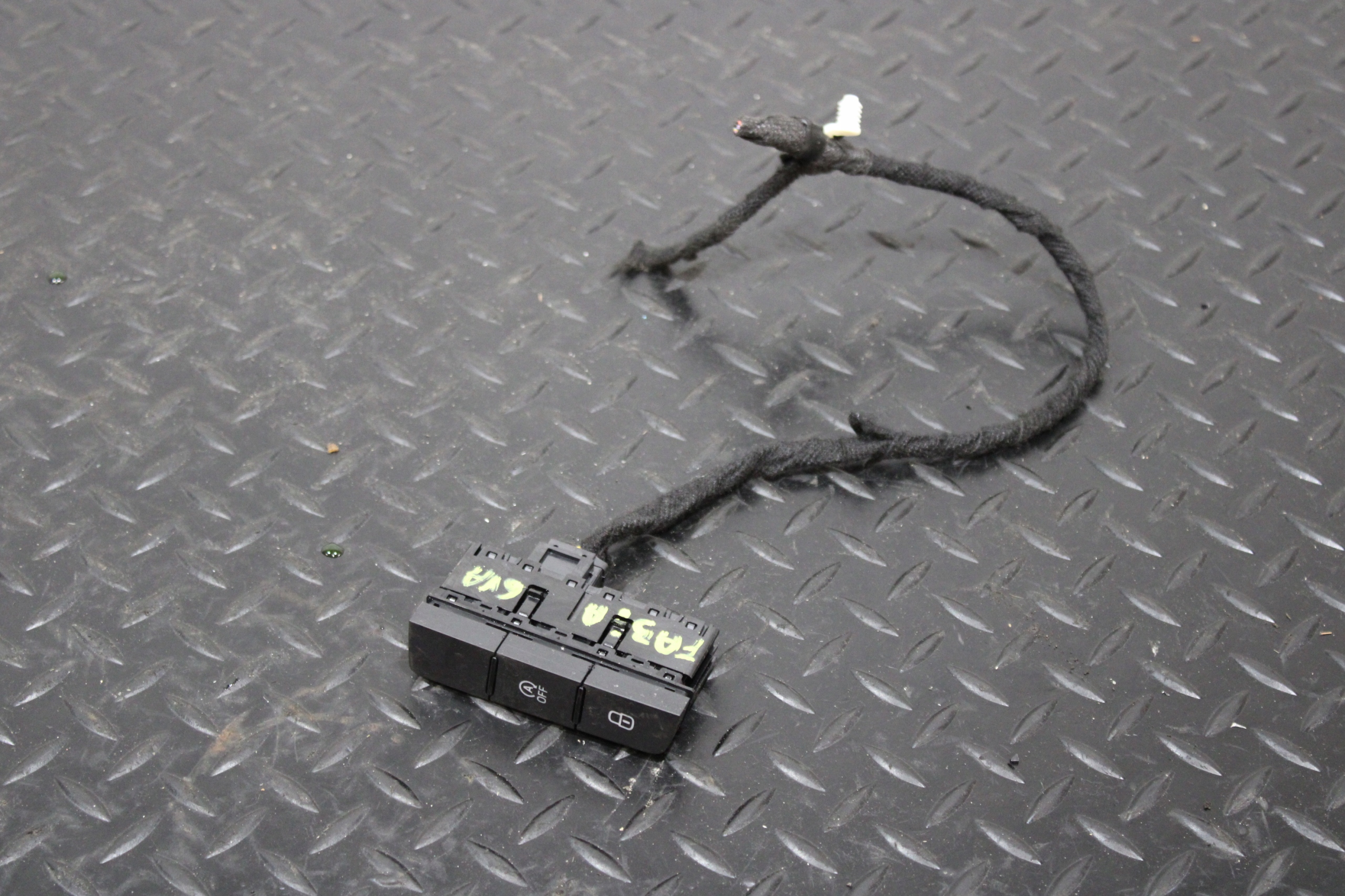 Commandes de la serrure START STOP SKODA FABIA IV 4 6VA 6VB927132A