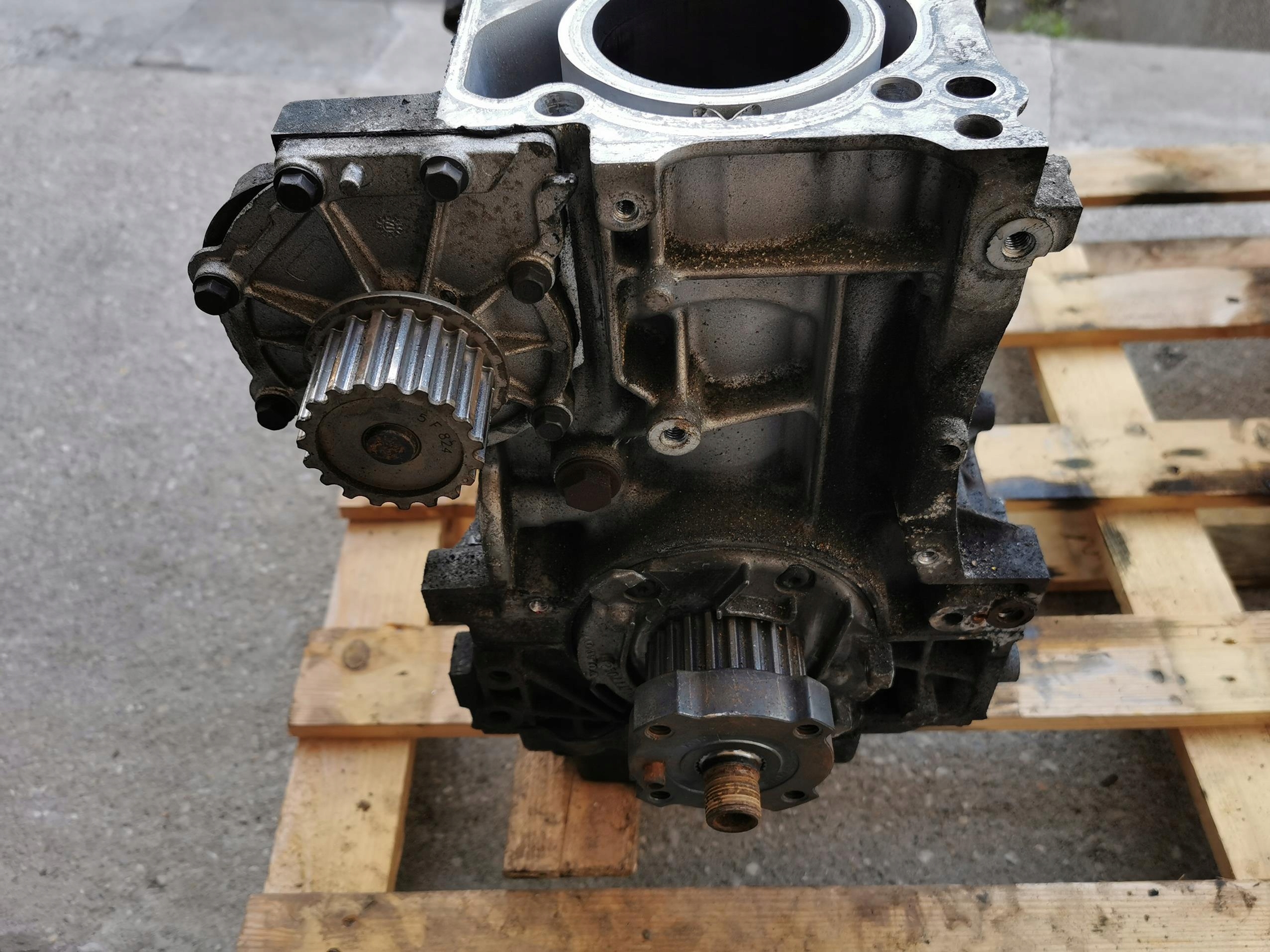 BLOK SILNIKA VOLVO V60 II 2.4D 204KM D5244T10 Typ silnika Diesel