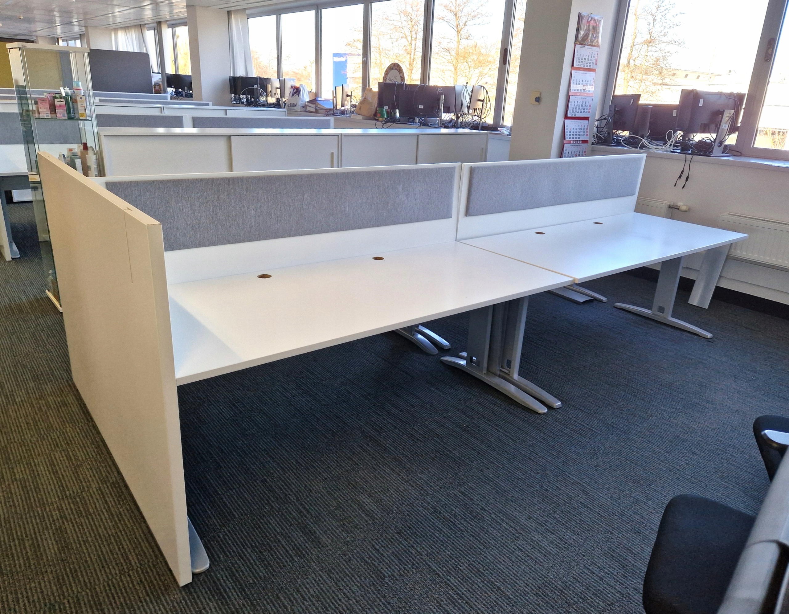 4 x biurko + ekran - 4 stanowiska pracy