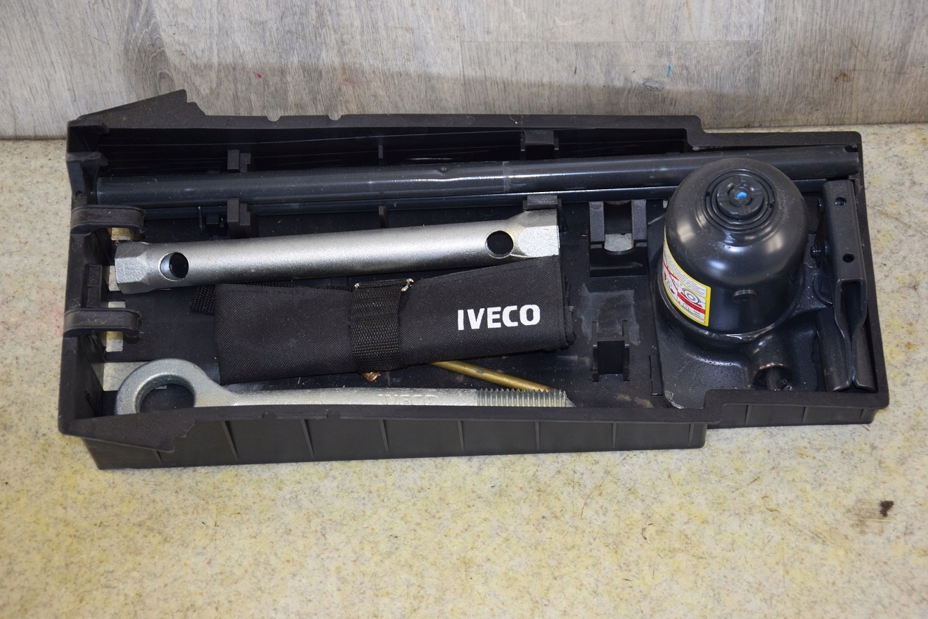 Комплект ремонтный ключ ucho iveco daily домкрат