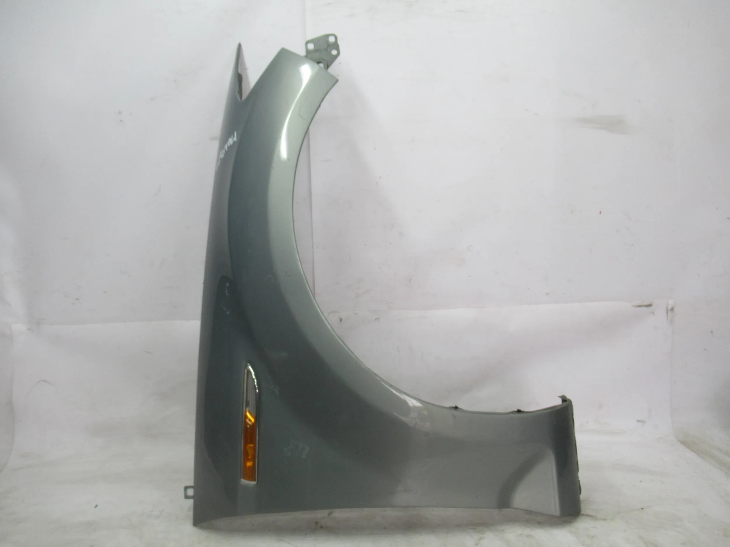 fender right front Ford Mondeo MK4