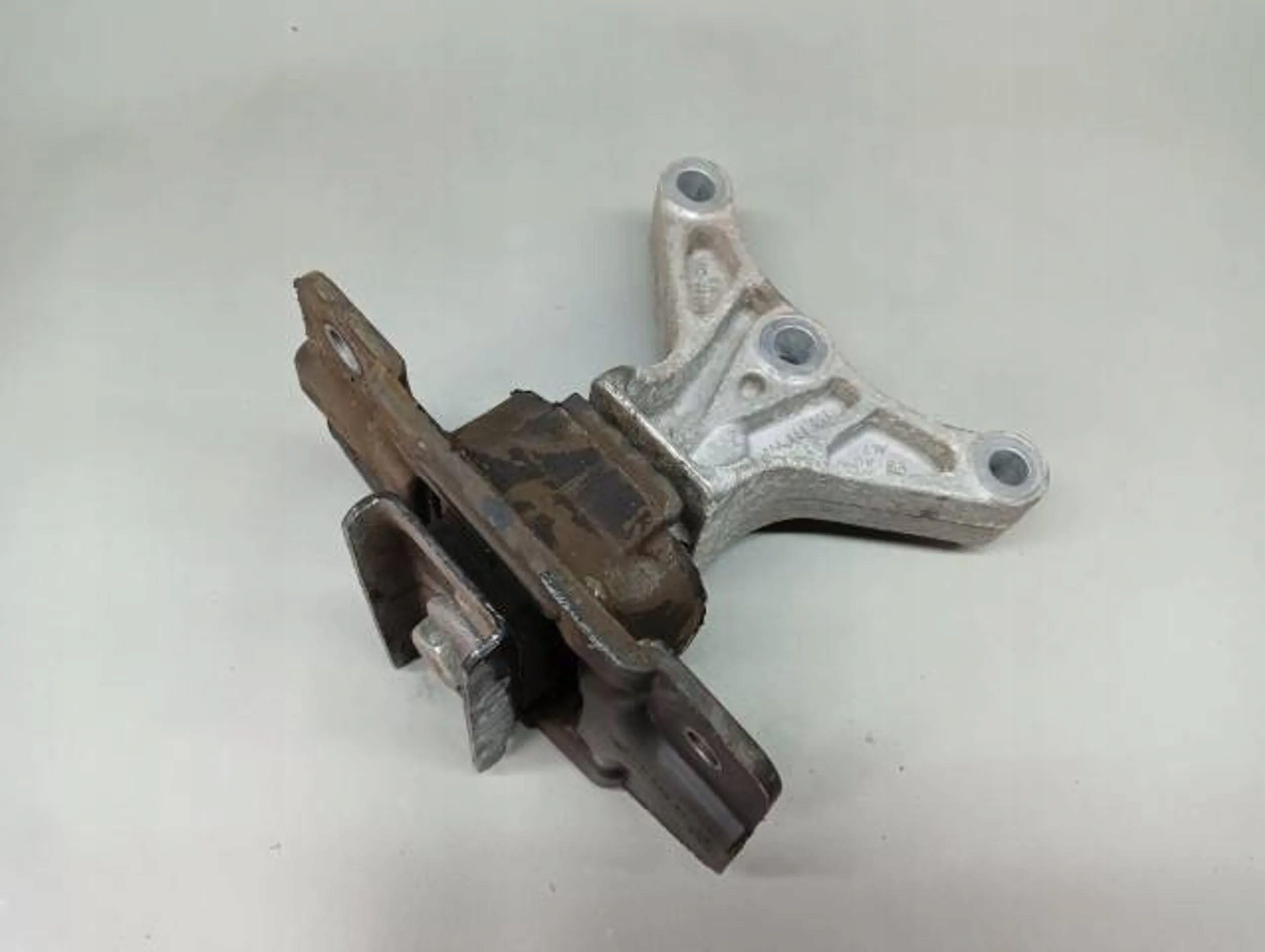 КРОНШТЕЙН ЛАПА КОРОБКИ 1S0199117 VW UP MII CITIGO