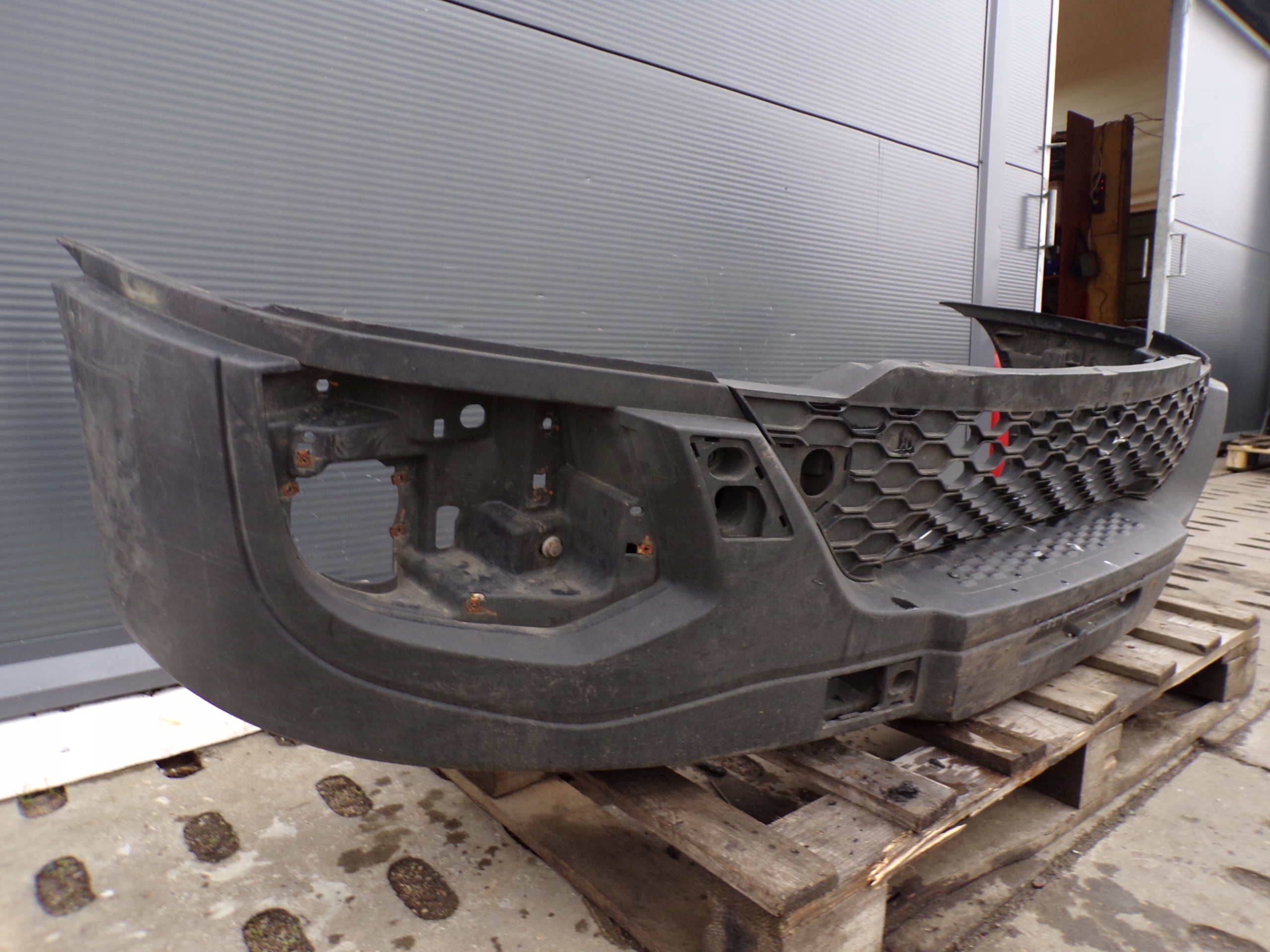 Frontstoßstange vorne IVECO DAILY VI 4