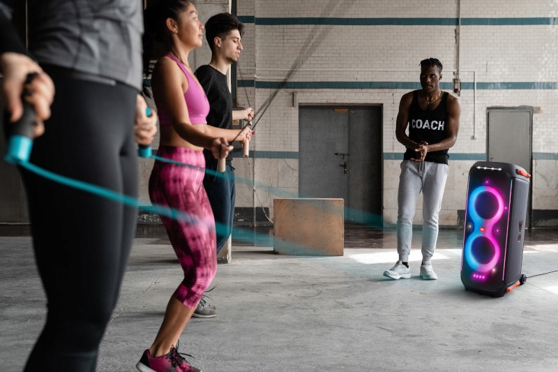 JBL Partybox 710 - Bluetooth Karaoke Załączone wyposażenie Kabel zasilający