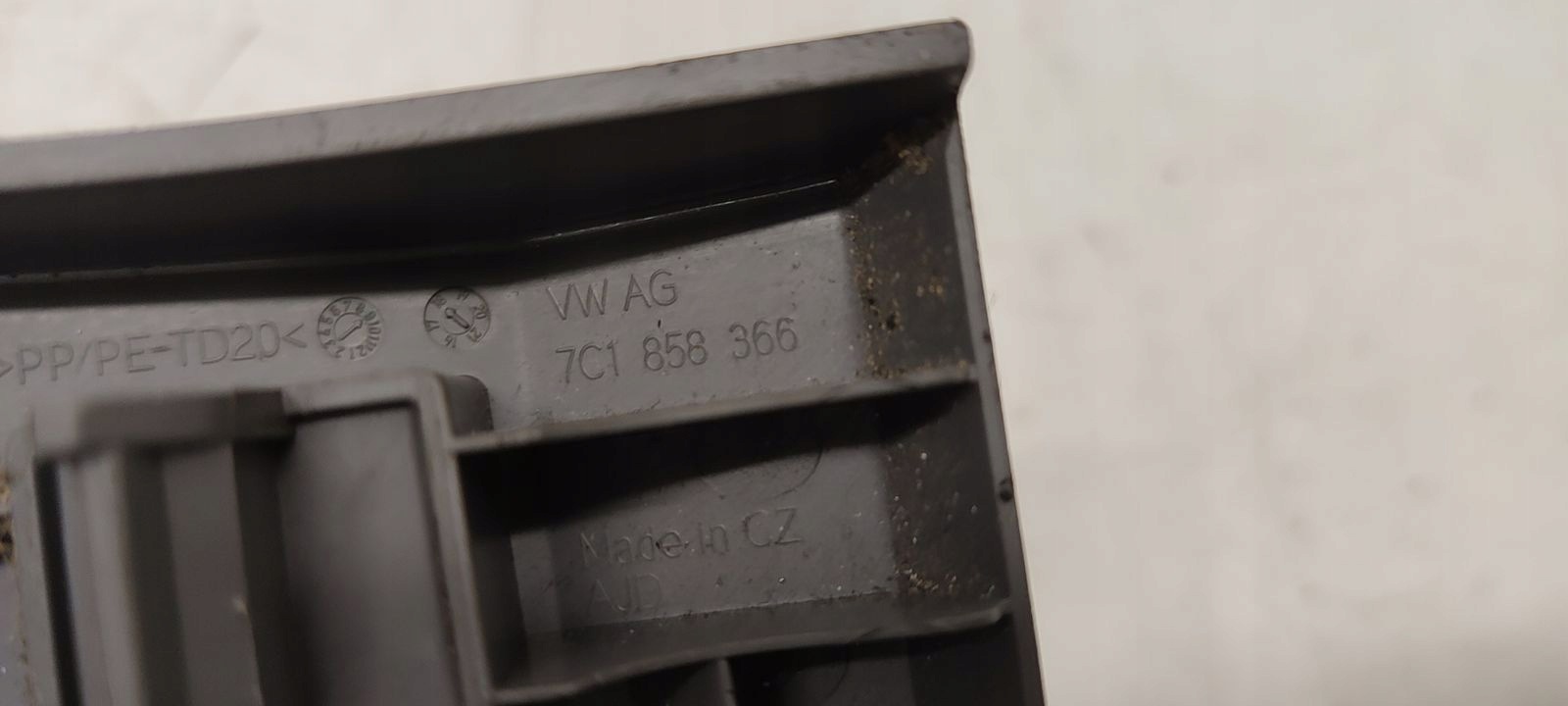 cover consoles spoiler moulding VW Crafter II 7C0