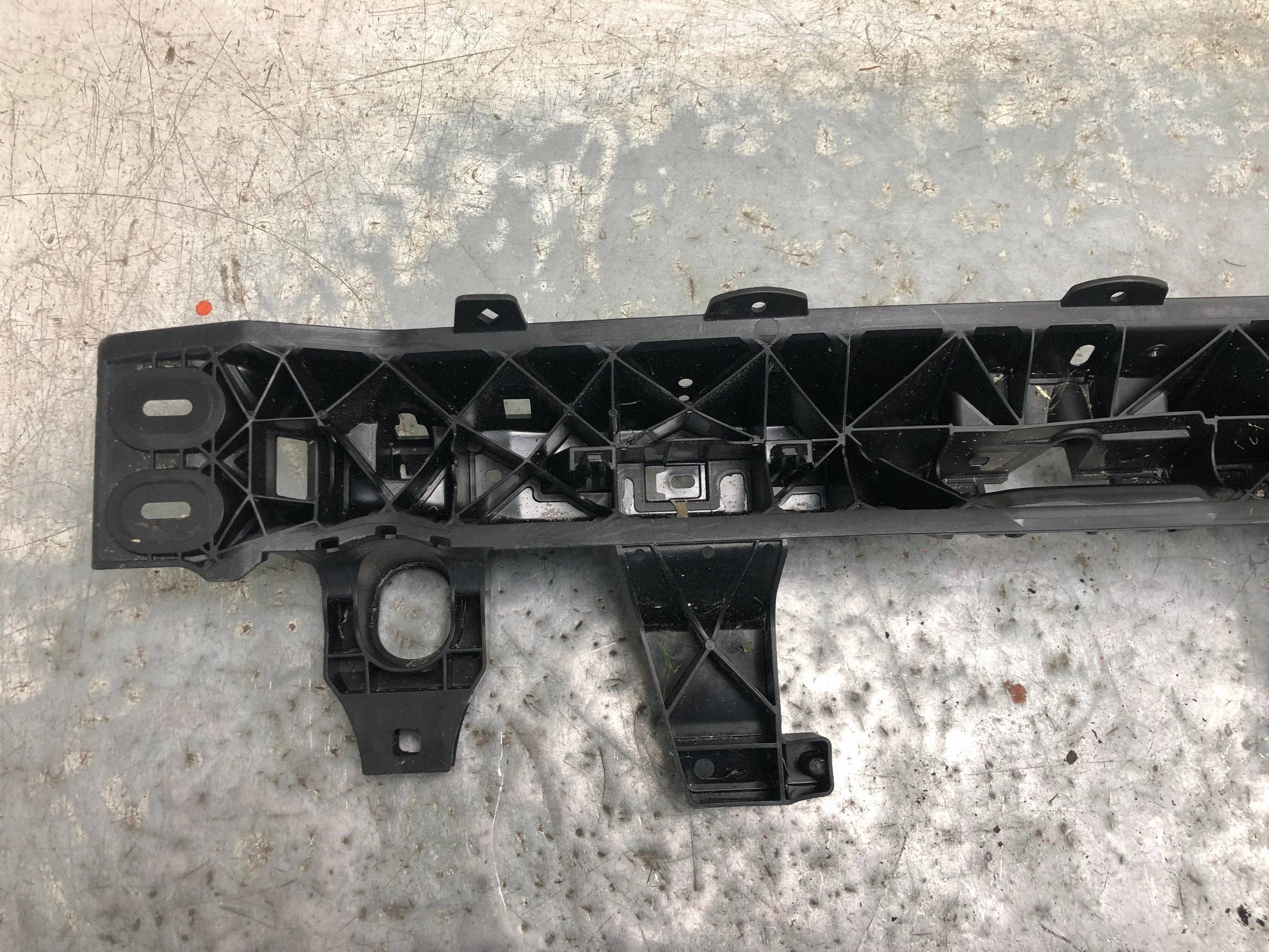 držák stěny předního VW ID.3 10A805563E