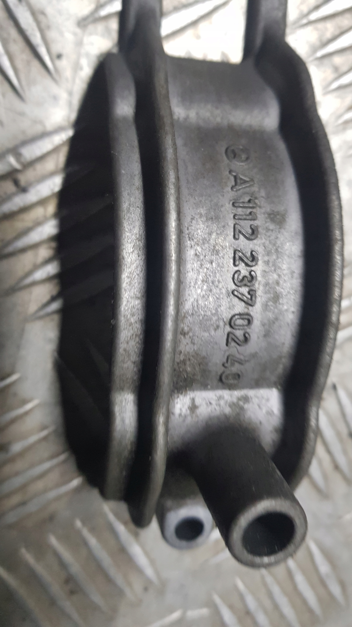 MERCEDES W210 Halter POMPY luft A1122370240