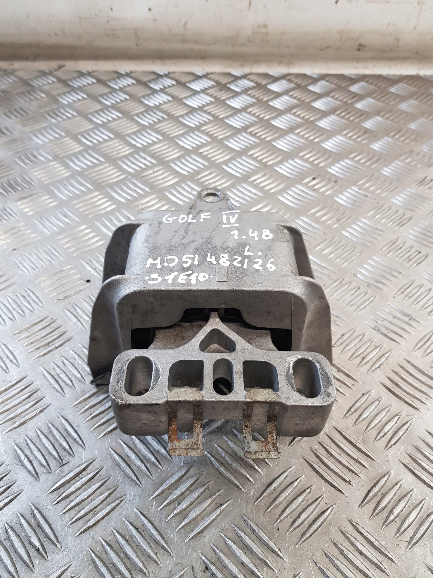 engine mount left VW GOLF IV 1.4