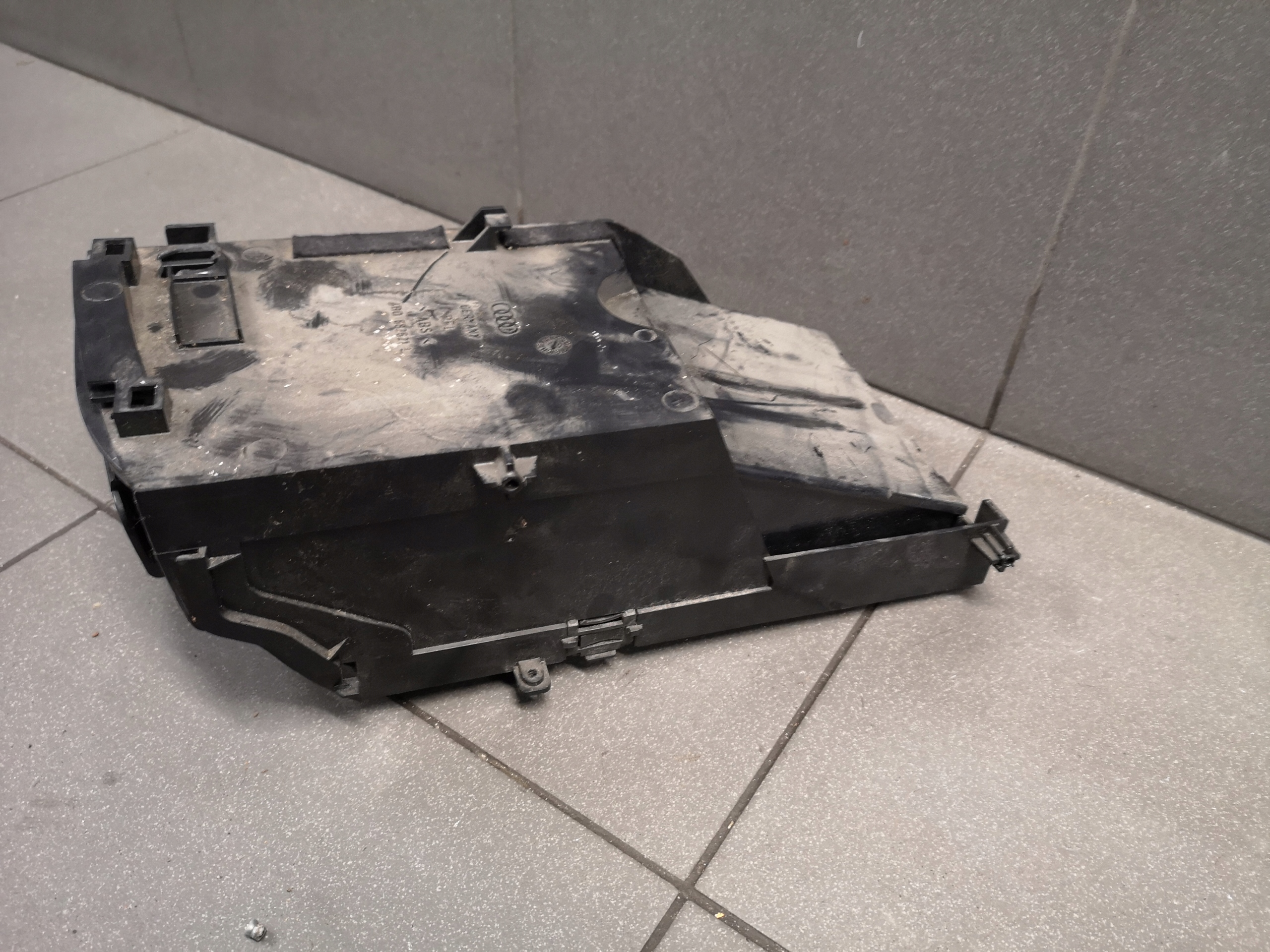 бардачок кресло водители Audi A6 C5 4B0882621L