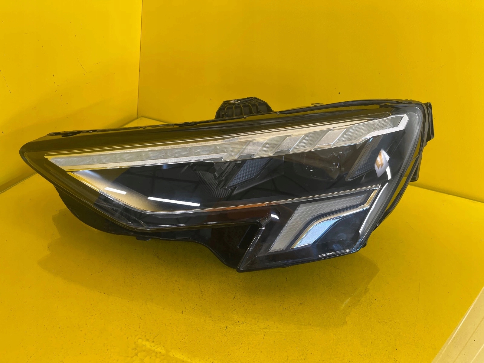 Licht links AUDI A3 FULL LED 8Y0941033