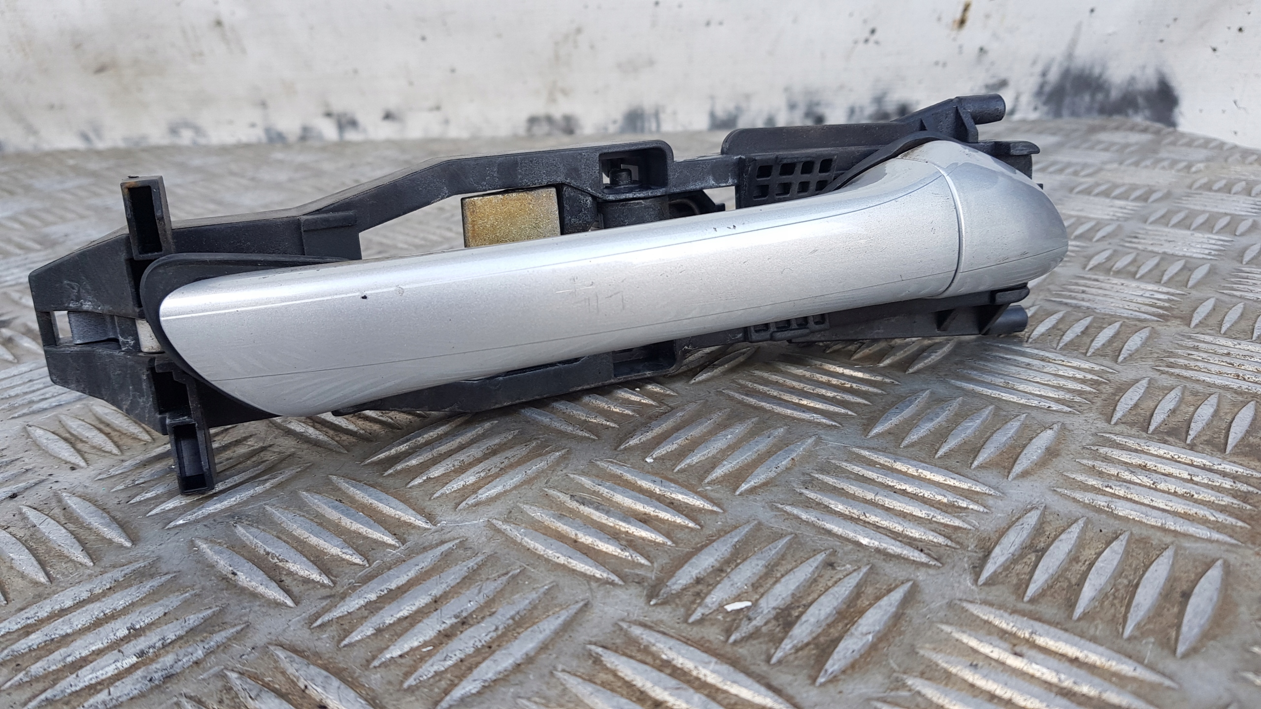 MERCEDES W203 handle right front 744