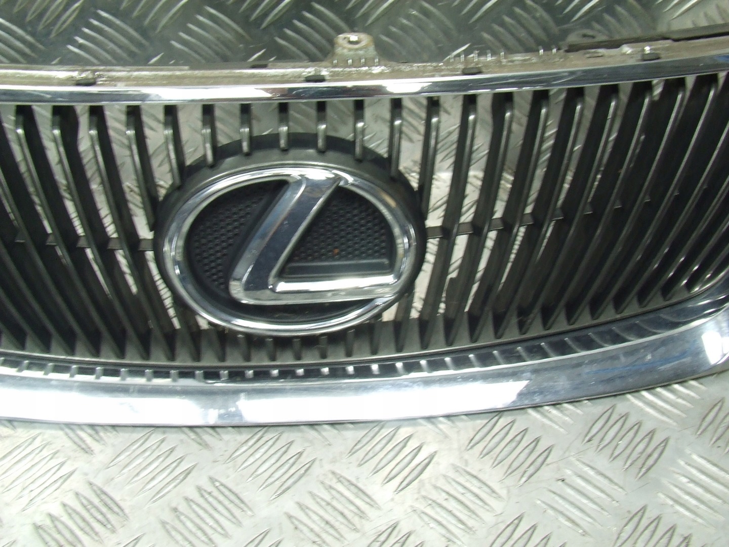 lexus IS II решетка радиатора 53101-53050 53101-53260