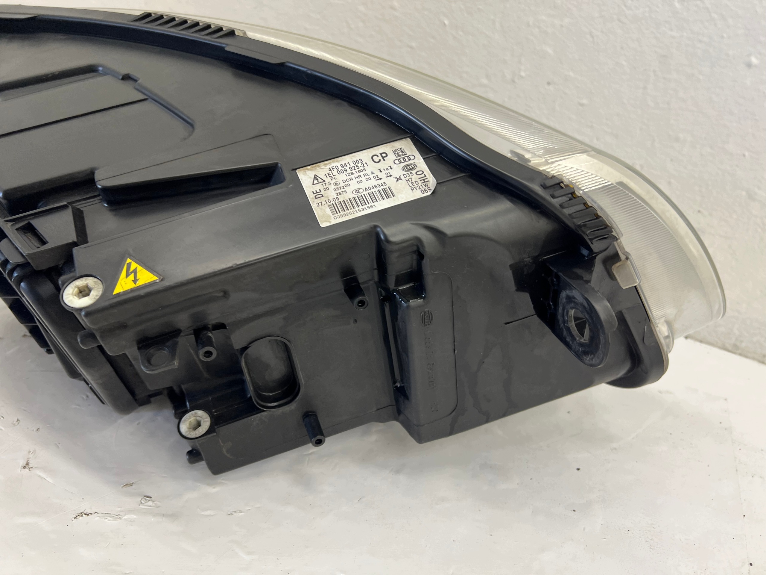 AUDI A6 C6 LIFT light front left BI-XENON non-setting LED 4F0941003CP EUROP