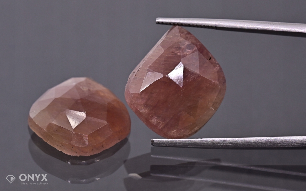 Safír fasetovaná rozeta Para nepravidelná 18,5x16