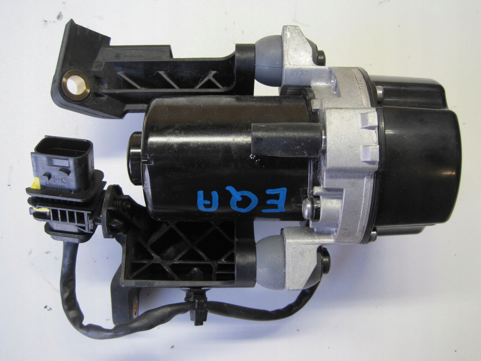 VACUM vacuum pump MERCEDES EQA A0004303500